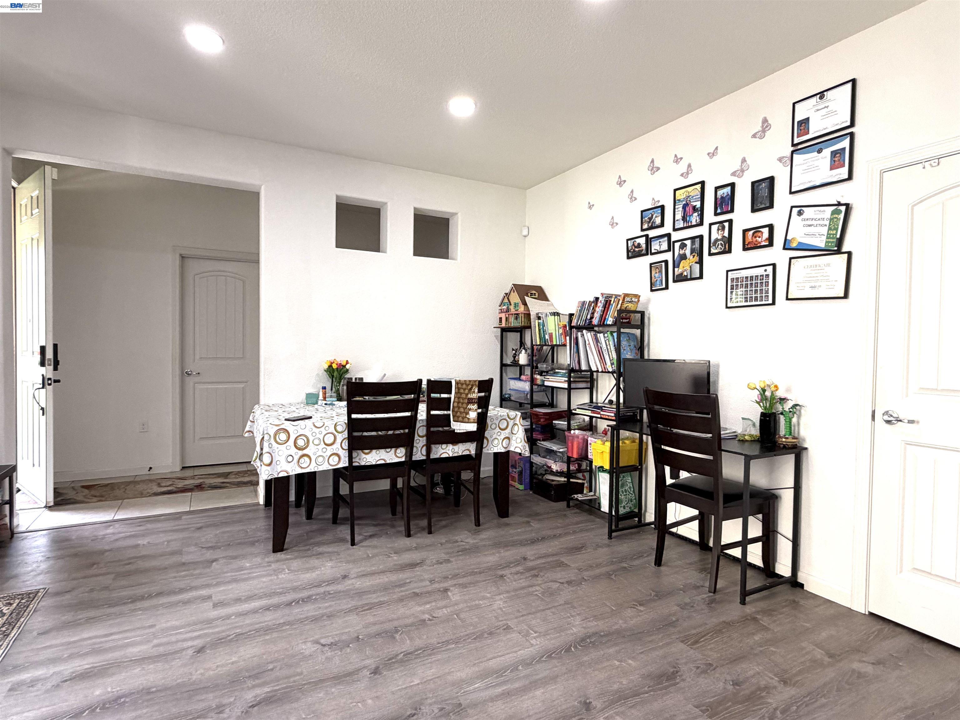 Detail Gallery Image 13 of 27 For 277 W Saint Francis Ave, Mountain House,  CA 95391 - 3 Beds | 3 Baths