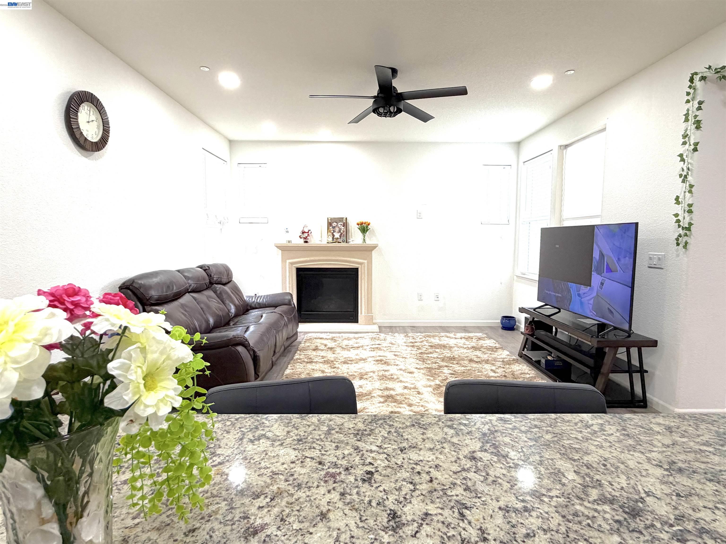 Detail Gallery Image 7 of 27 For 277 W Saint Francis Ave, Mountain House,  CA 95391 - 3 Beds | 3 Baths