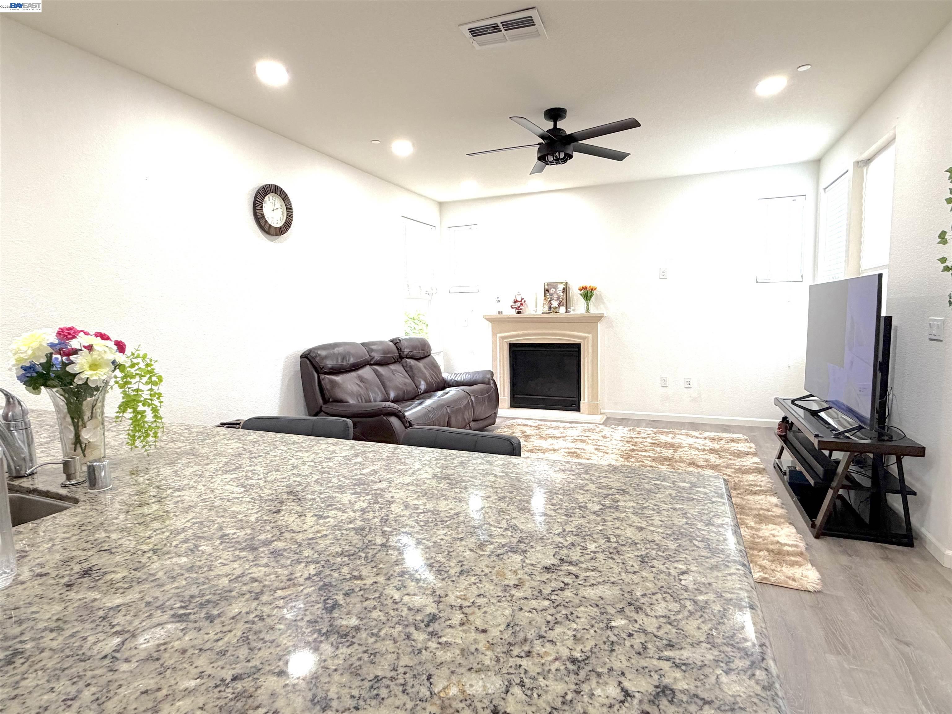 Detail Gallery Image 9 of 27 For 277 W Saint Francis Ave, Mountain House,  CA 95391 - 3 Beds | 3 Baths