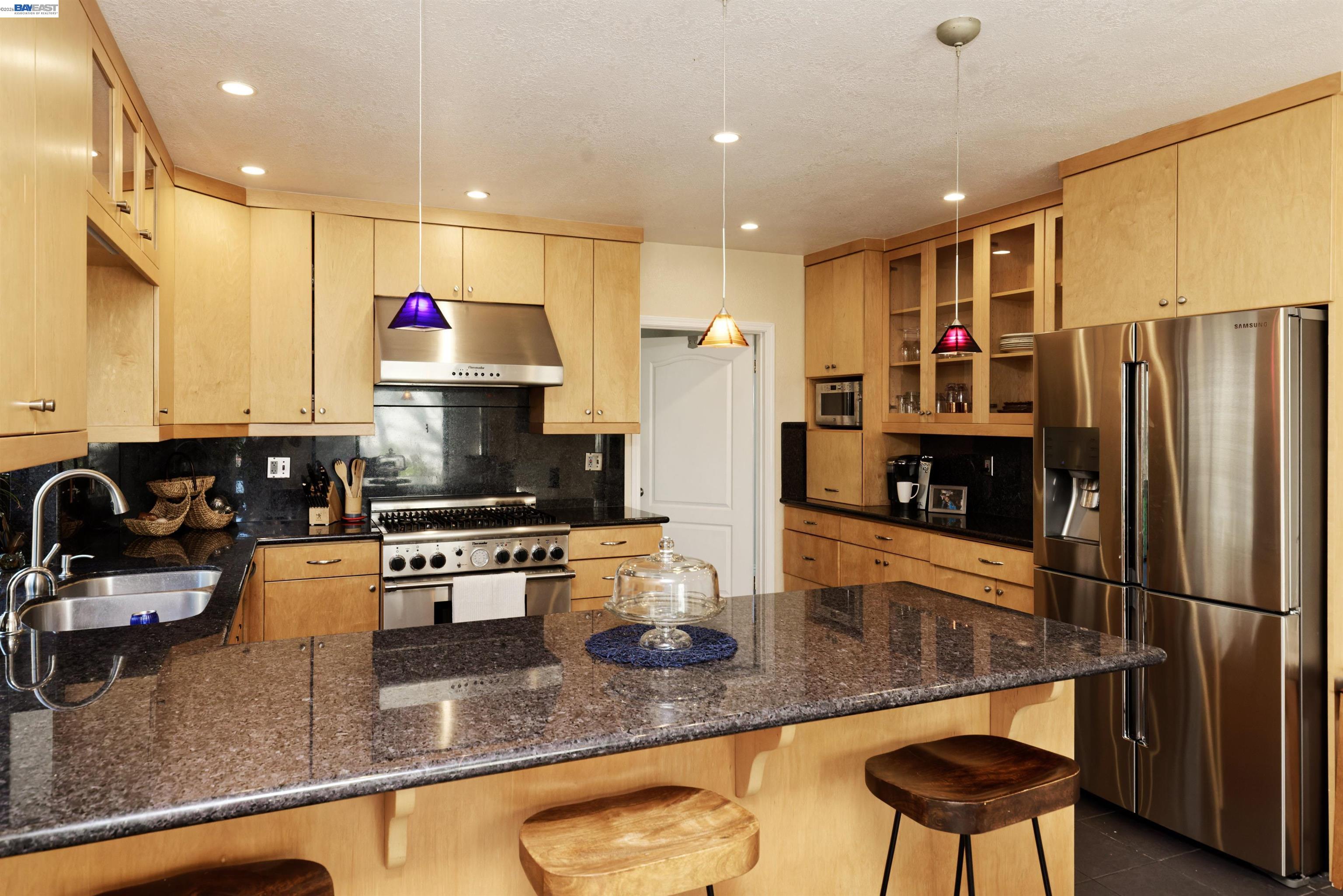 Detail Gallery Image 16 of 38 For 4903 Stoneridge Ct, Oakland,  CA 94605 - 3 Beds | 2/1 Baths