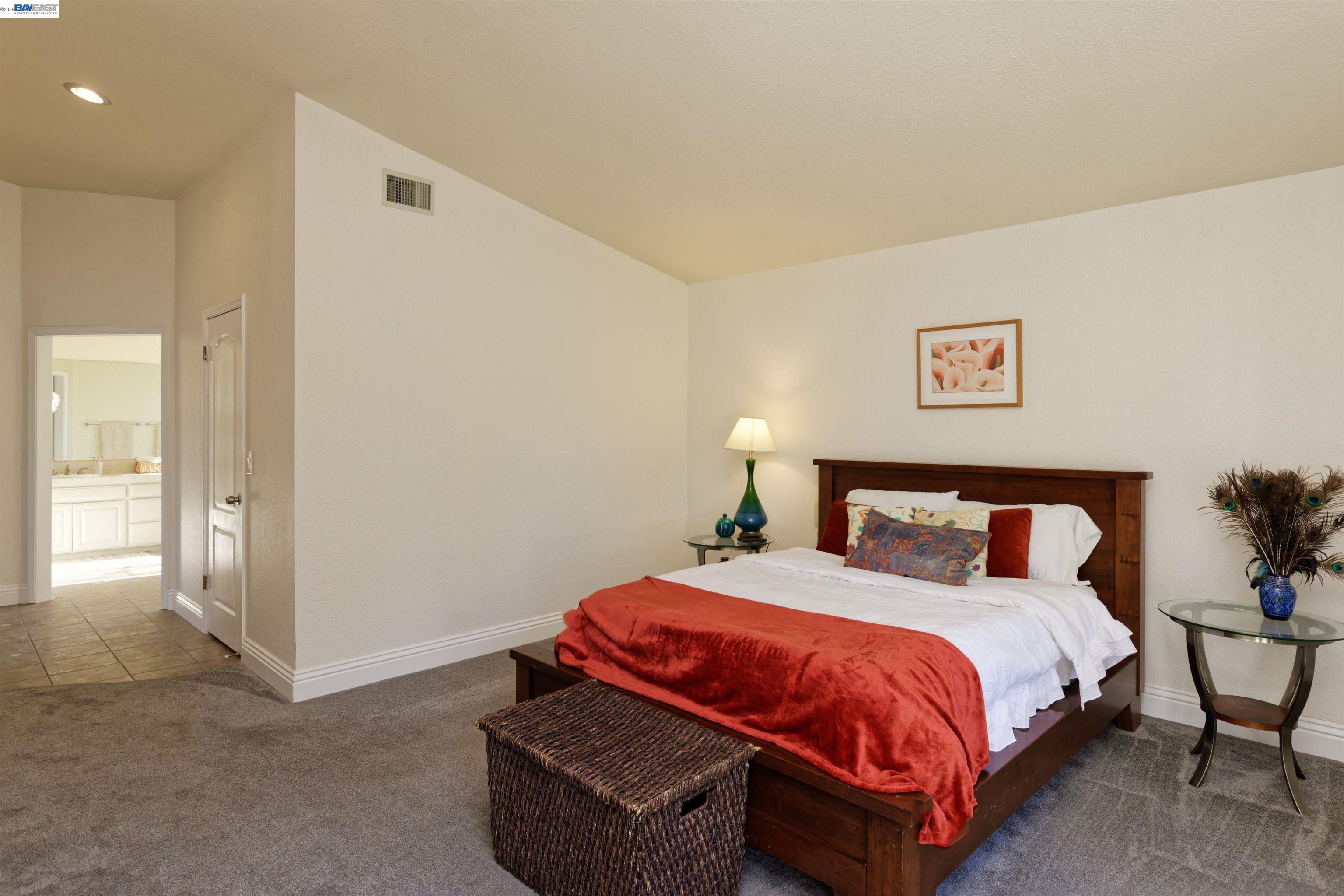 Detail Gallery Image 25 of 38 For 4903 Stoneridge Ct, Oakland,  CA 94605 - 3 Beds | 2/1 Baths