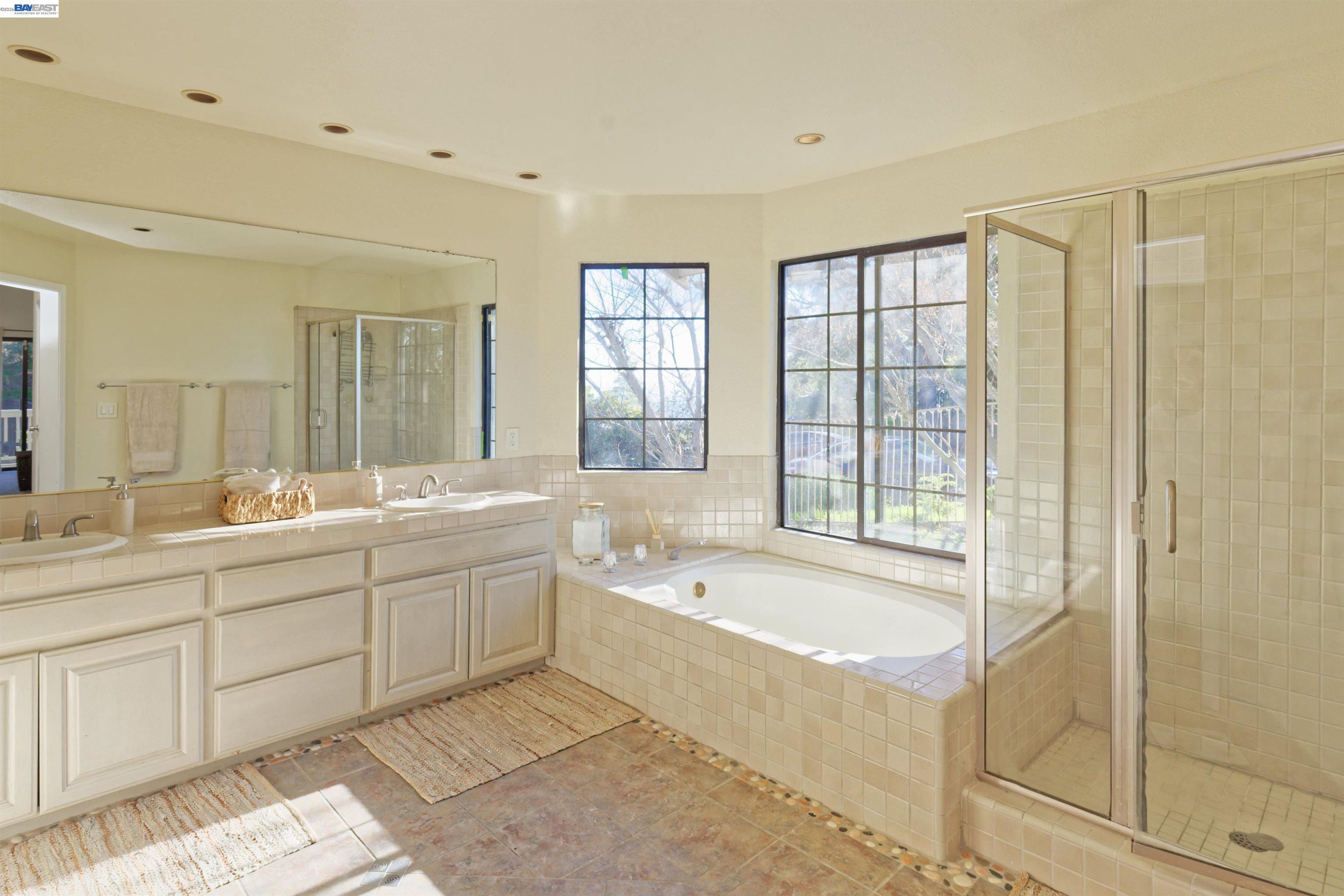 Detail Gallery Image 26 of 38 For 4903 Stoneridge Ct, Oakland,  CA 94605 - 3 Beds | 2/1 Baths