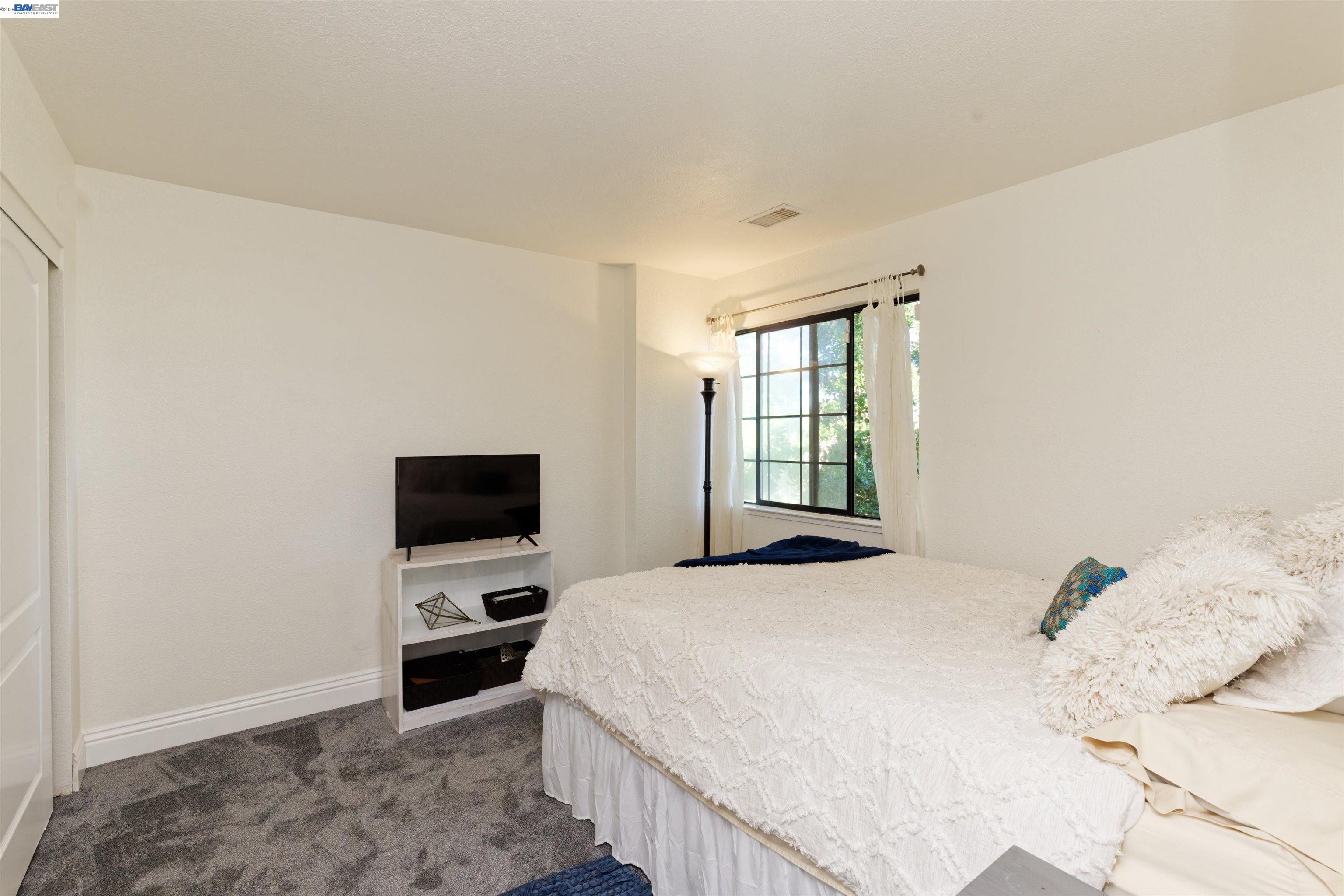 Detail Gallery Image 27 of 38 For 4903 Stoneridge Ct, Oakland,  CA 94605 - 3 Beds | 2/1 Baths