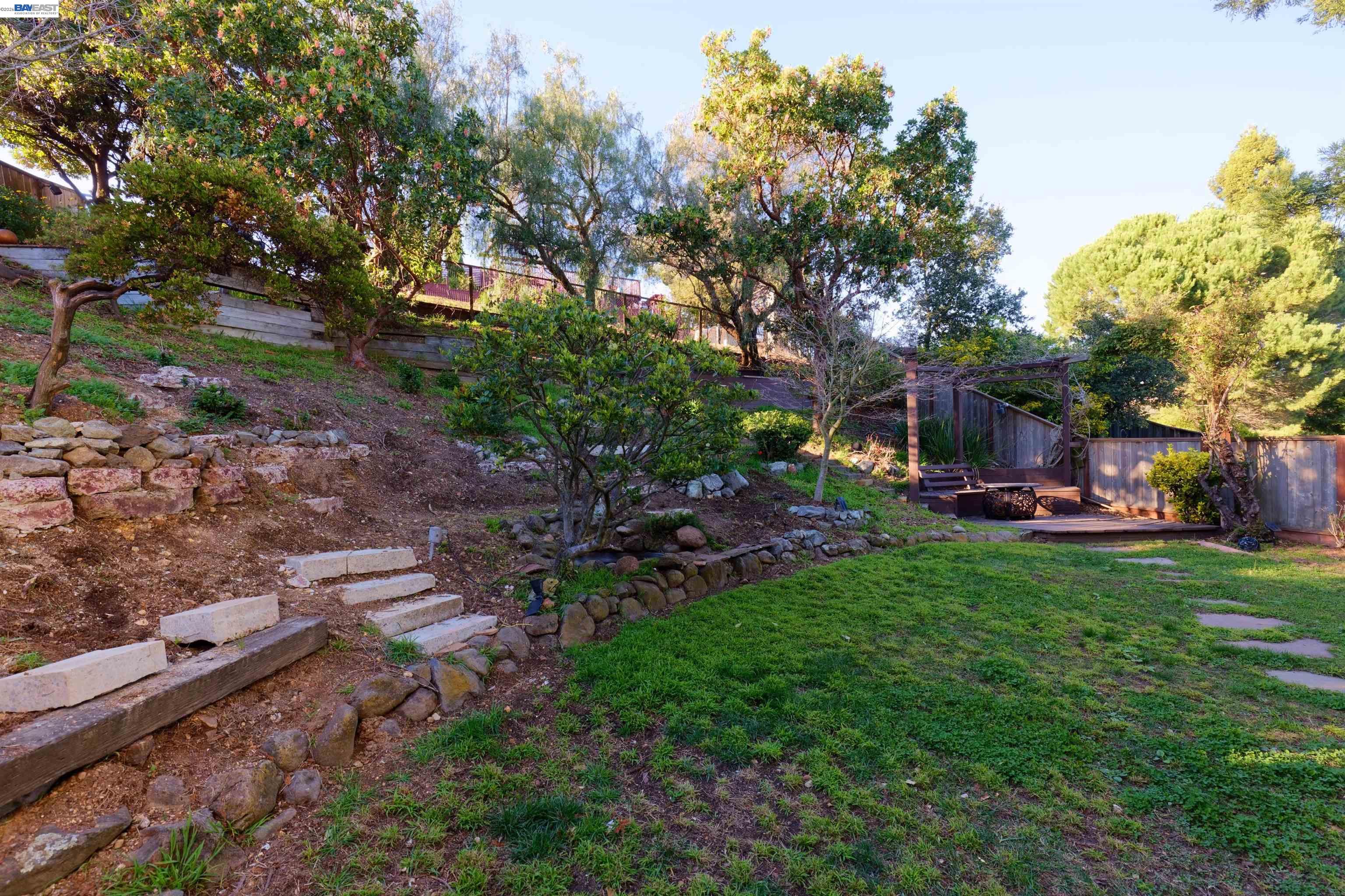 Detail Gallery Image 31 of 38 For 4903 Stoneridge Ct, Oakland,  CA 94605 - 3 Beds | 2/1 Baths