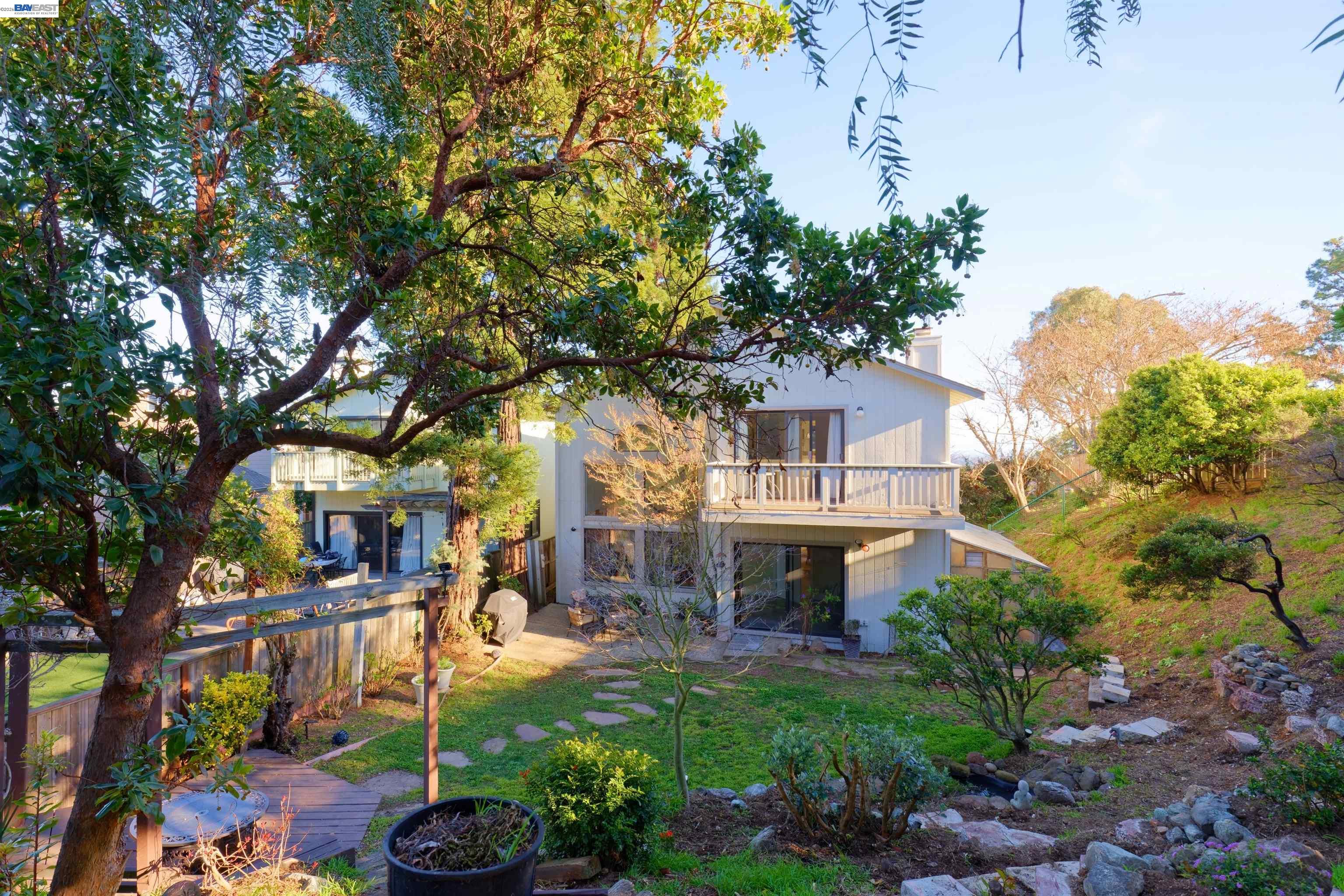 Detail Gallery Image 33 of 38 For 4903 Stoneridge Ct, Oakland,  CA 94605 - 3 Beds | 2/1 Baths