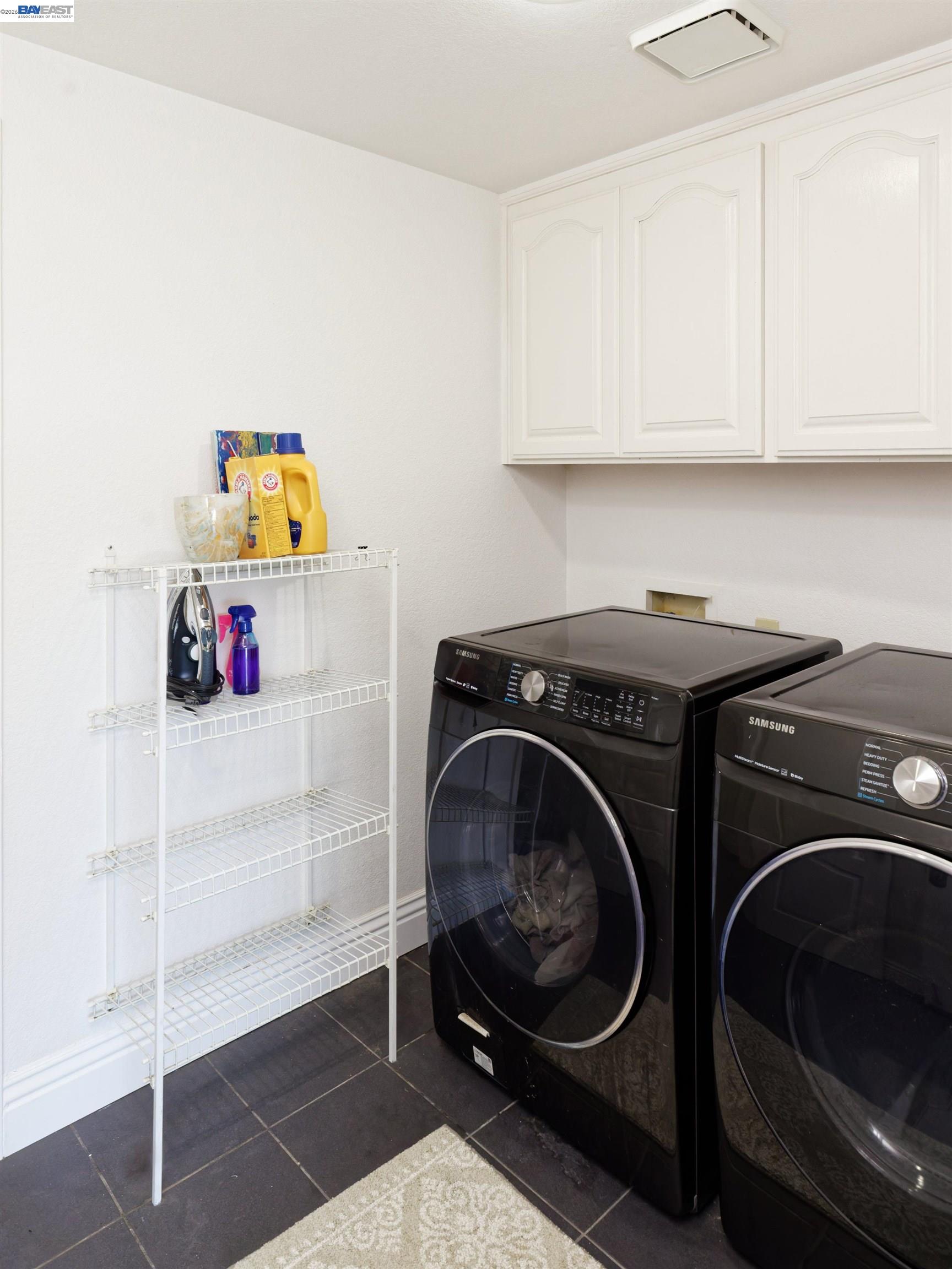 Detail Gallery Image 34 of 38 For 4903 Stoneridge Ct, Oakland,  CA 94605 - 3 Beds | 2/1 Baths