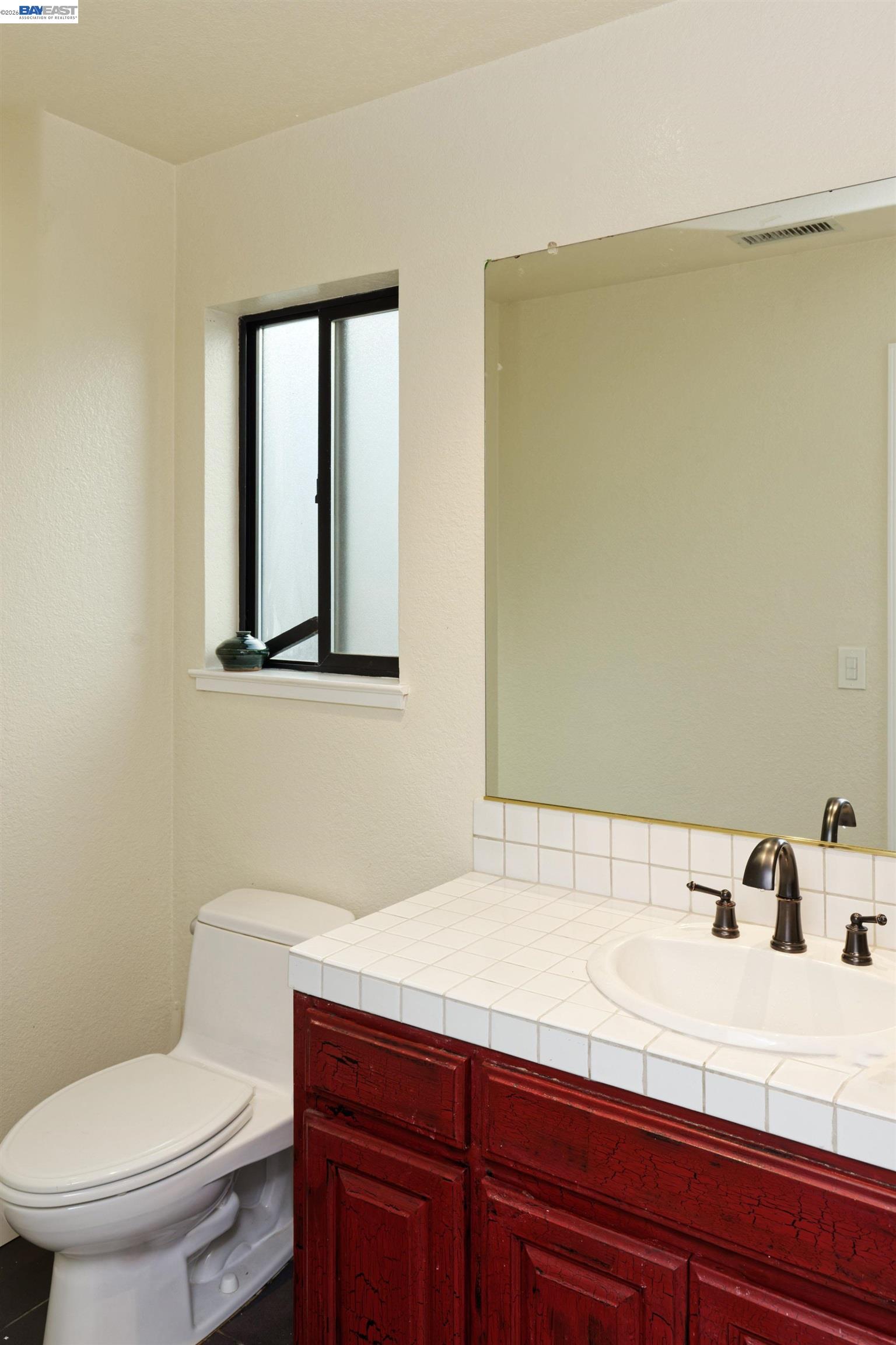 Detail Gallery Image 35 of 38 For 4903 Stoneridge Ct, Oakland,  CA 94605 - 3 Beds | 2/1 Baths