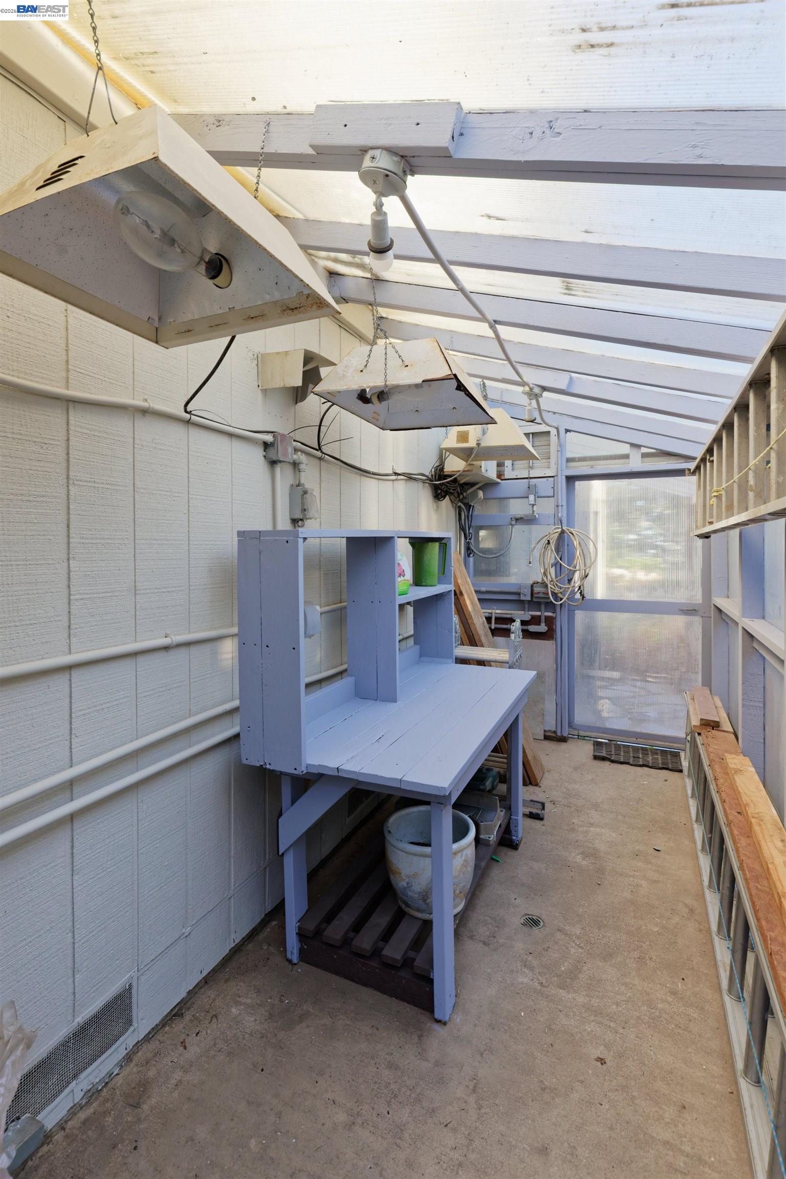 Detail Gallery Image 36 of 38 For 4903 Stoneridge Ct, Oakland,  CA 94605 - 3 Beds | 2/1 Baths