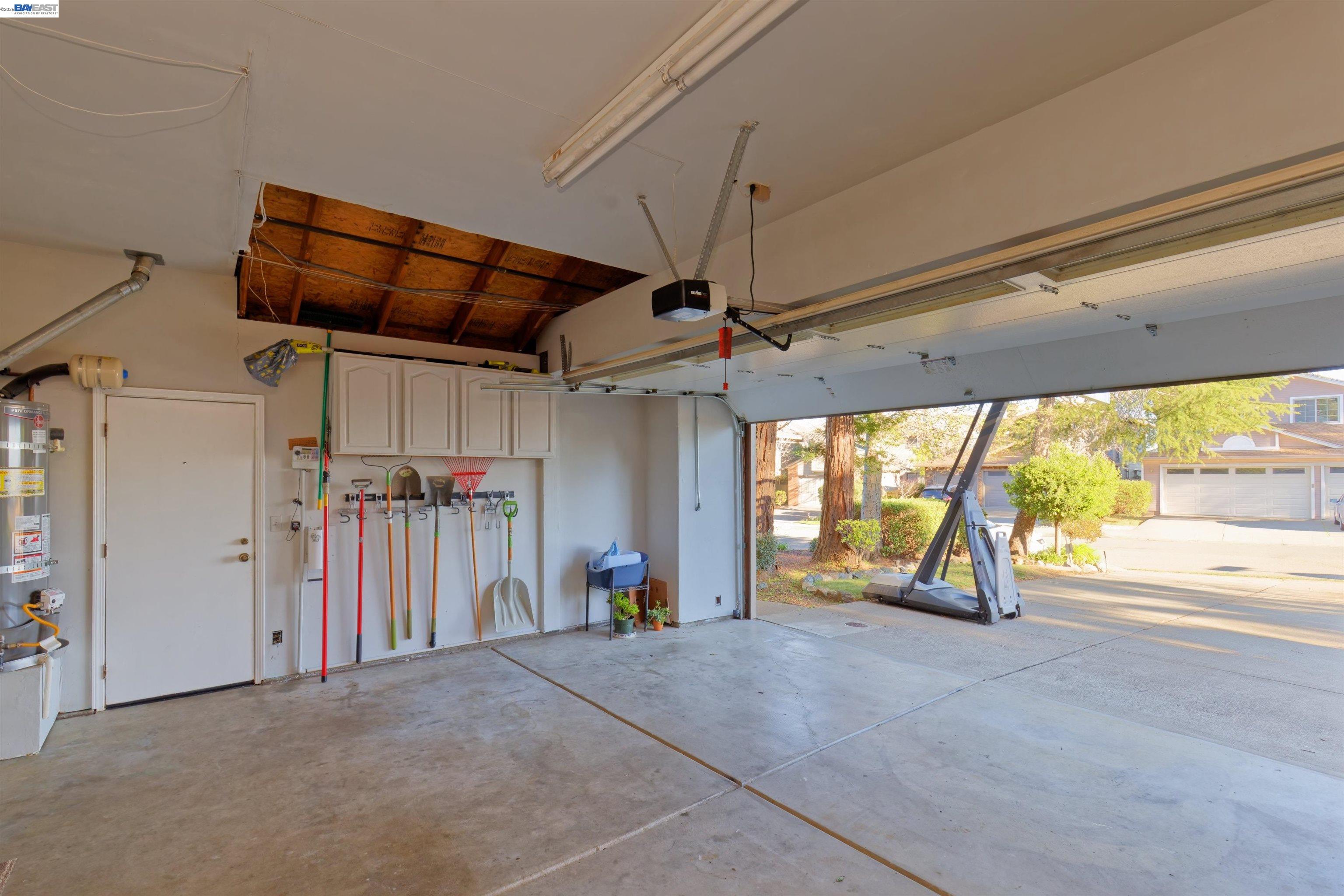 Detail Gallery Image 37 of 38 For 4903 Stoneridge Ct, Oakland,  CA 94605 - 3 Beds | 2/1 Baths
