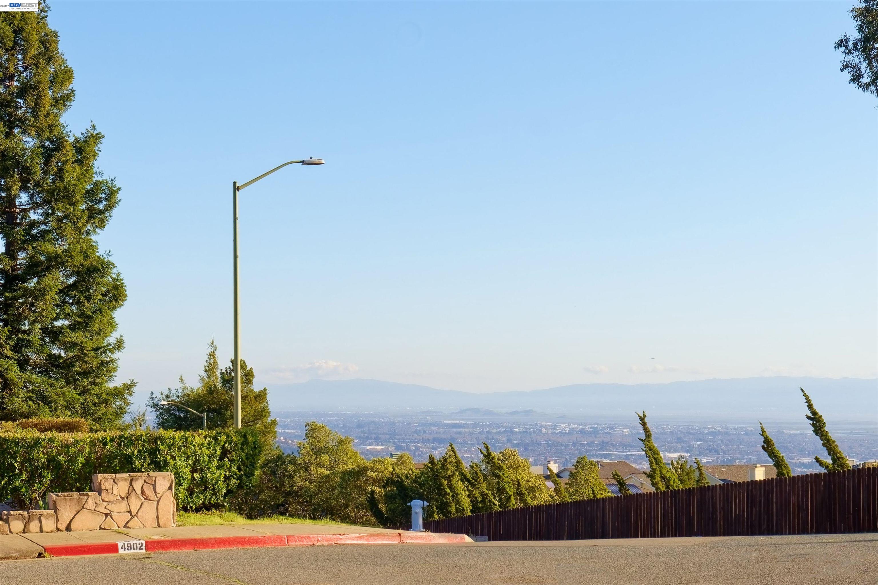 Detail Gallery Image 38 of 38 For 4903 Stoneridge Ct, Oakland,  CA 94605 - 3 Beds | 2/1 Baths