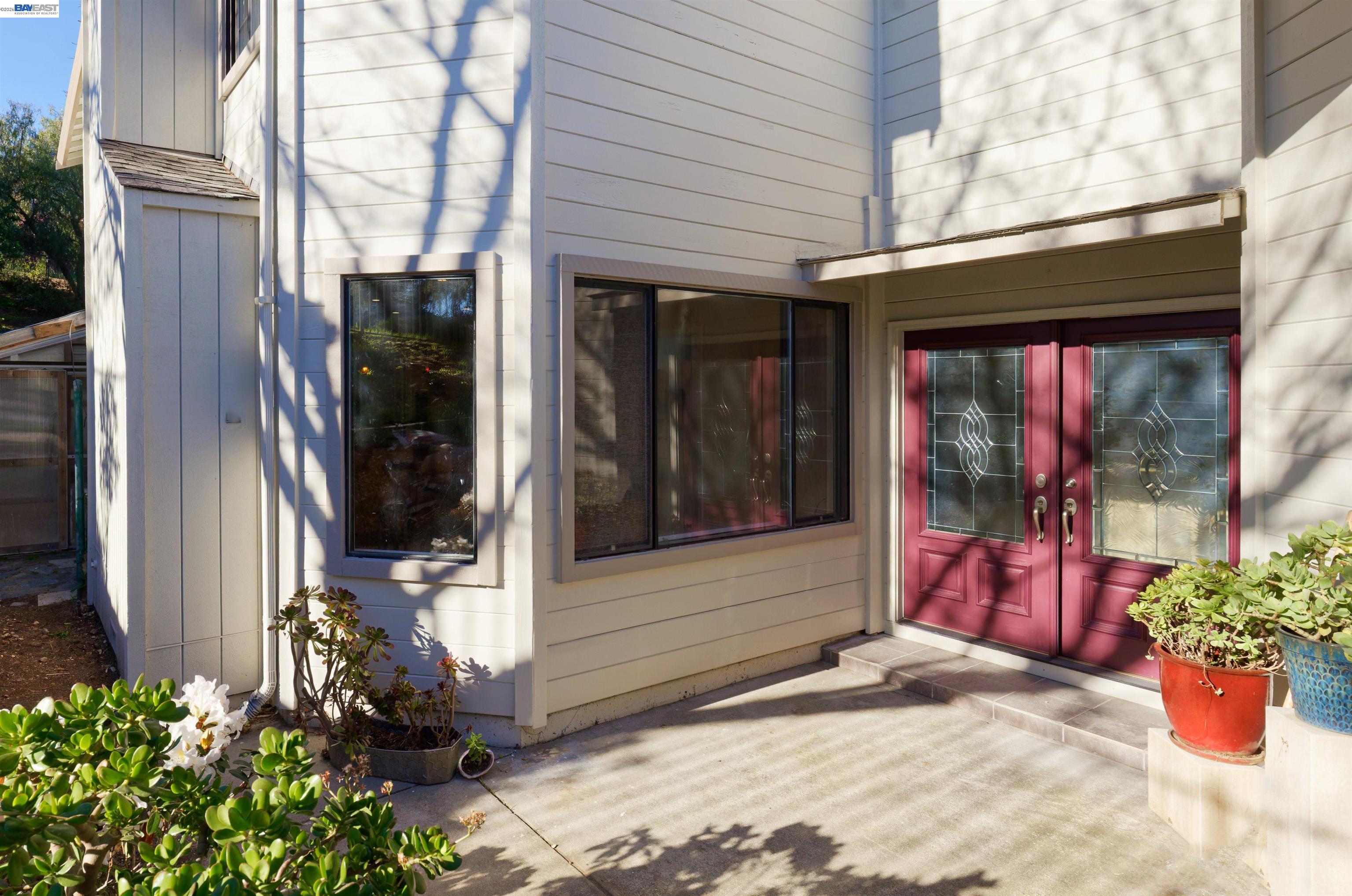 Detail Gallery Image 4 of 38 For 4903 Stoneridge Ct, Oakland,  CA 94605 - 3 Beds | 2/1 Baths