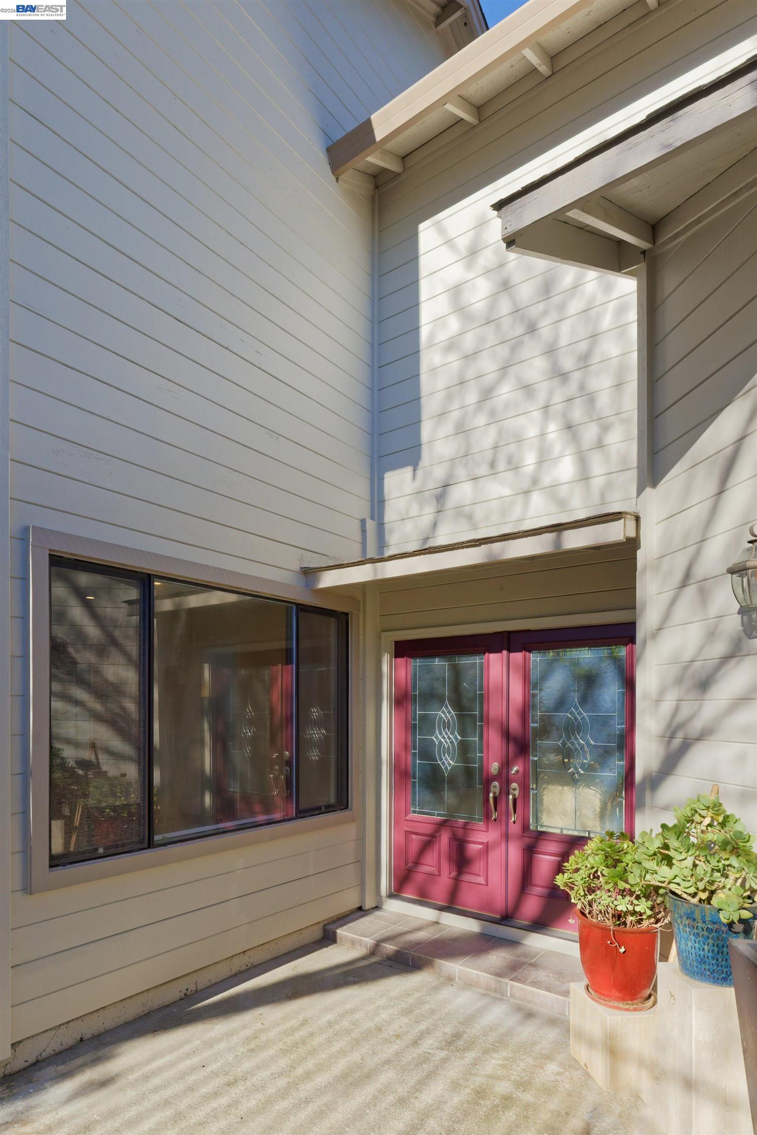 Detail Gallery Image 5 of 38 For 4903 Stoneridge Ct, Oakland,  CA 94605 - 3 Beds | 2/1 Baths