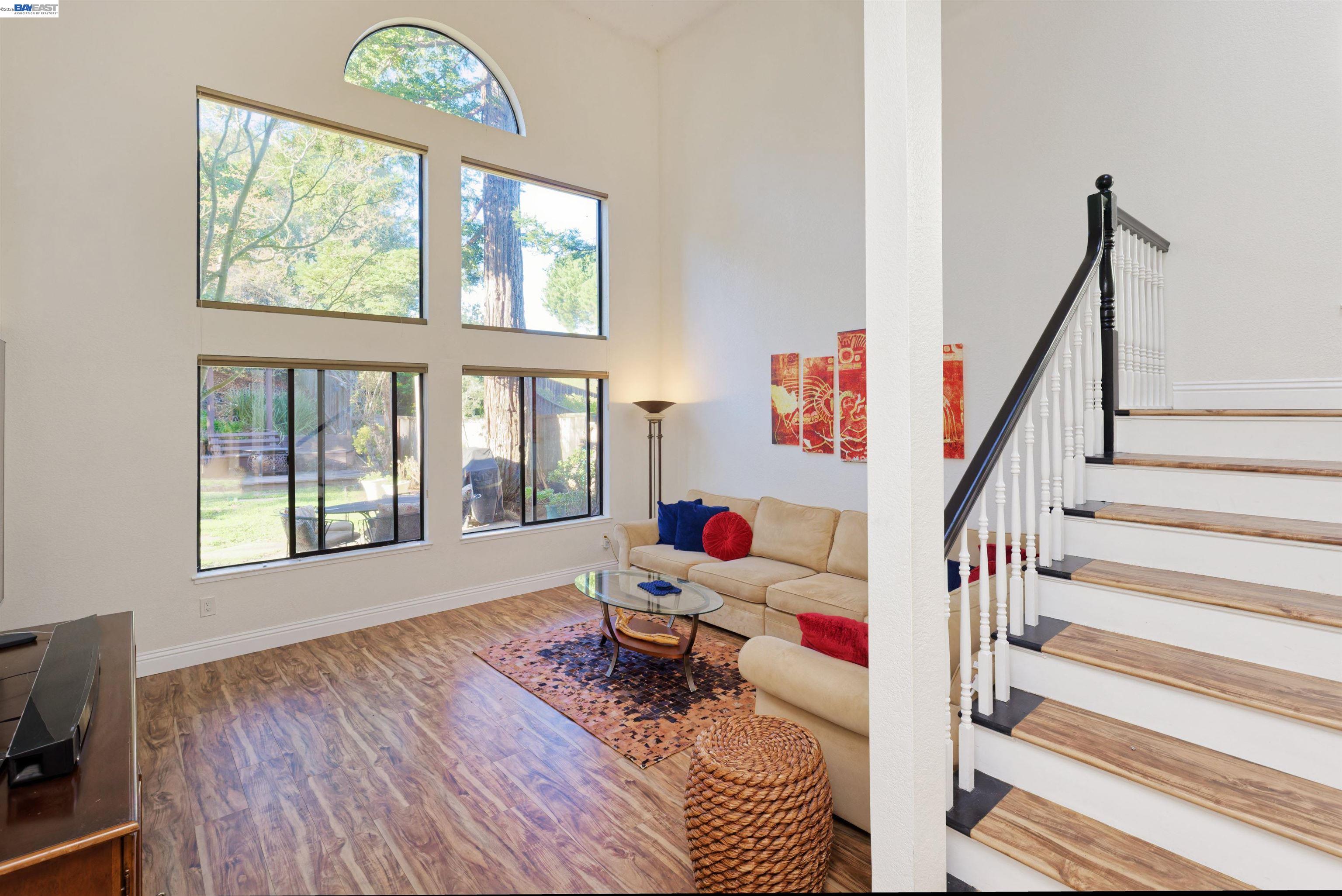 Detail Gallery Image 8 of 38 For 4903 Stoneridge Ct, Oakland,  CA 94605 - 3 Beds | 2/1 Baths