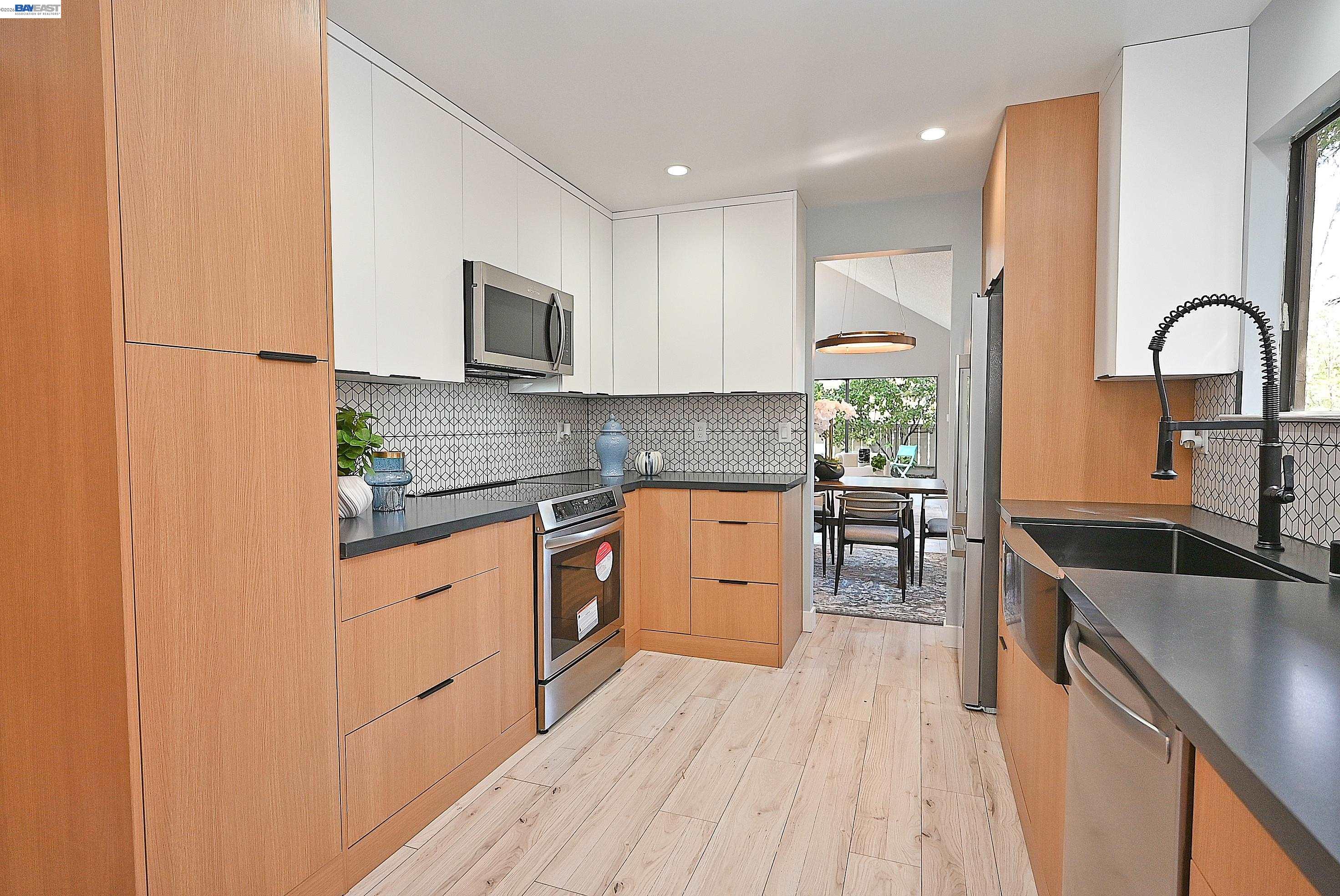 Photo #2: 41127487 Listing: Photo #2