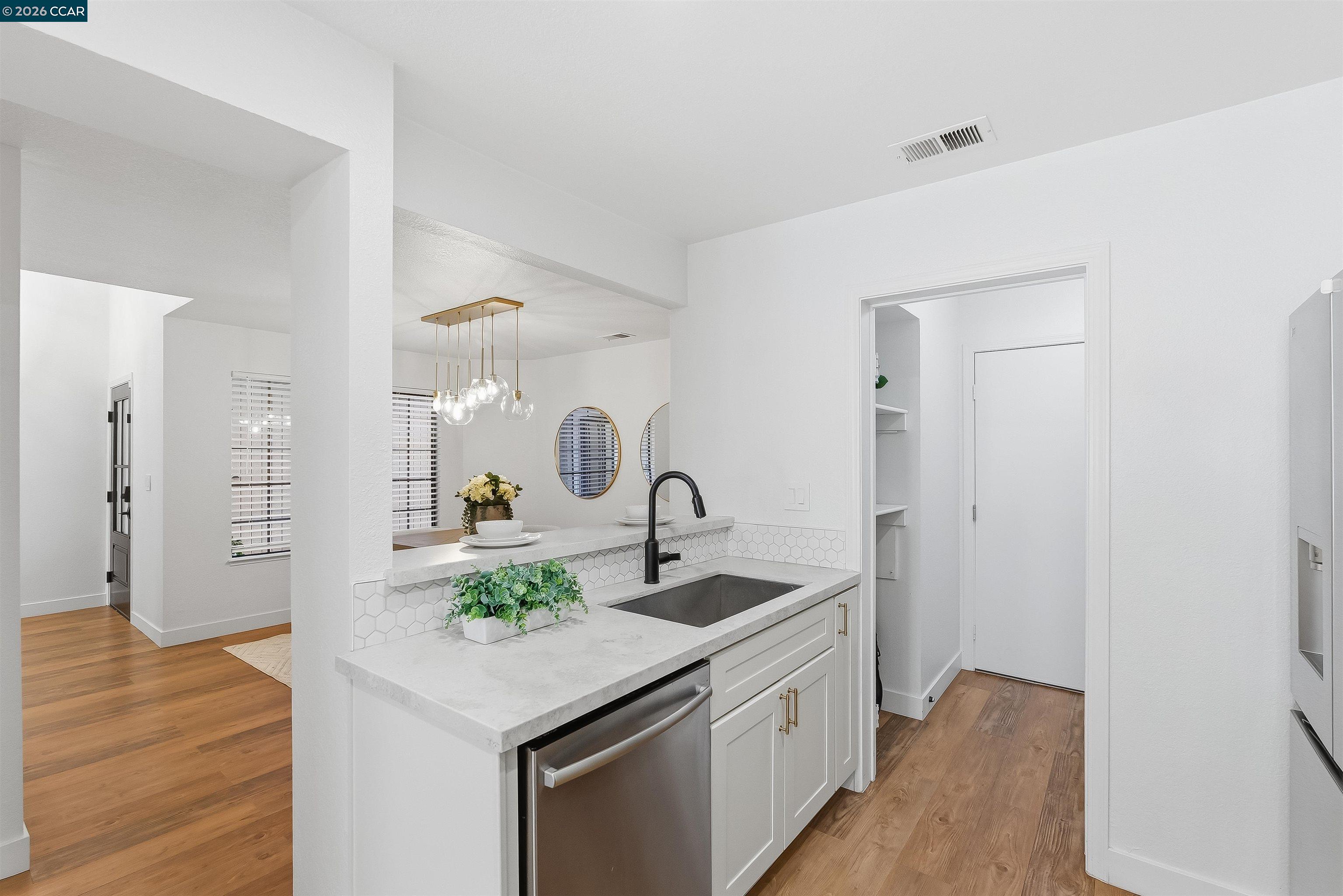 Photo #21: 41127490 Listing: Photo #21