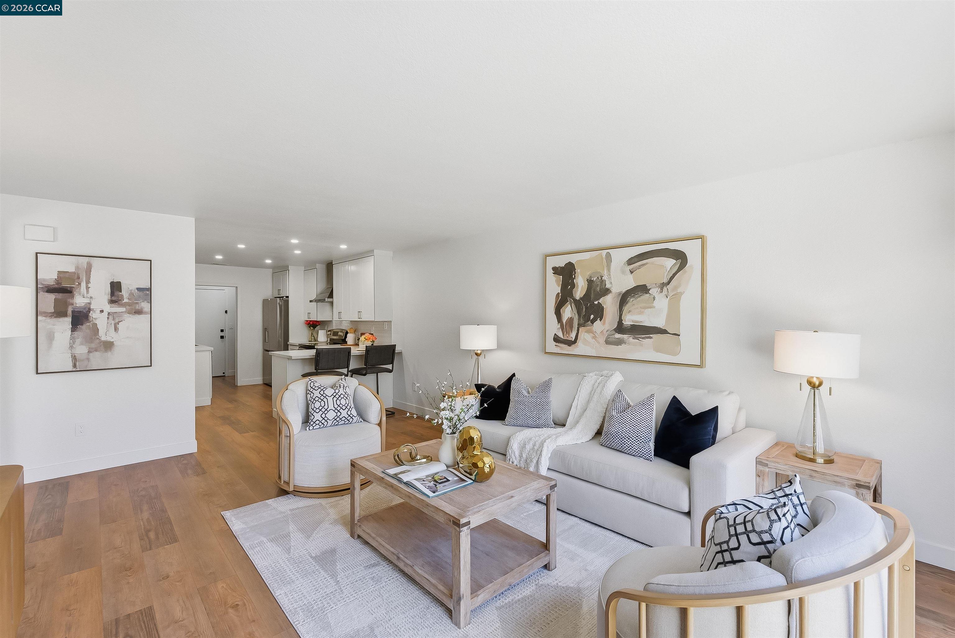 Photo #4: 41127490 Listing: Photo #4