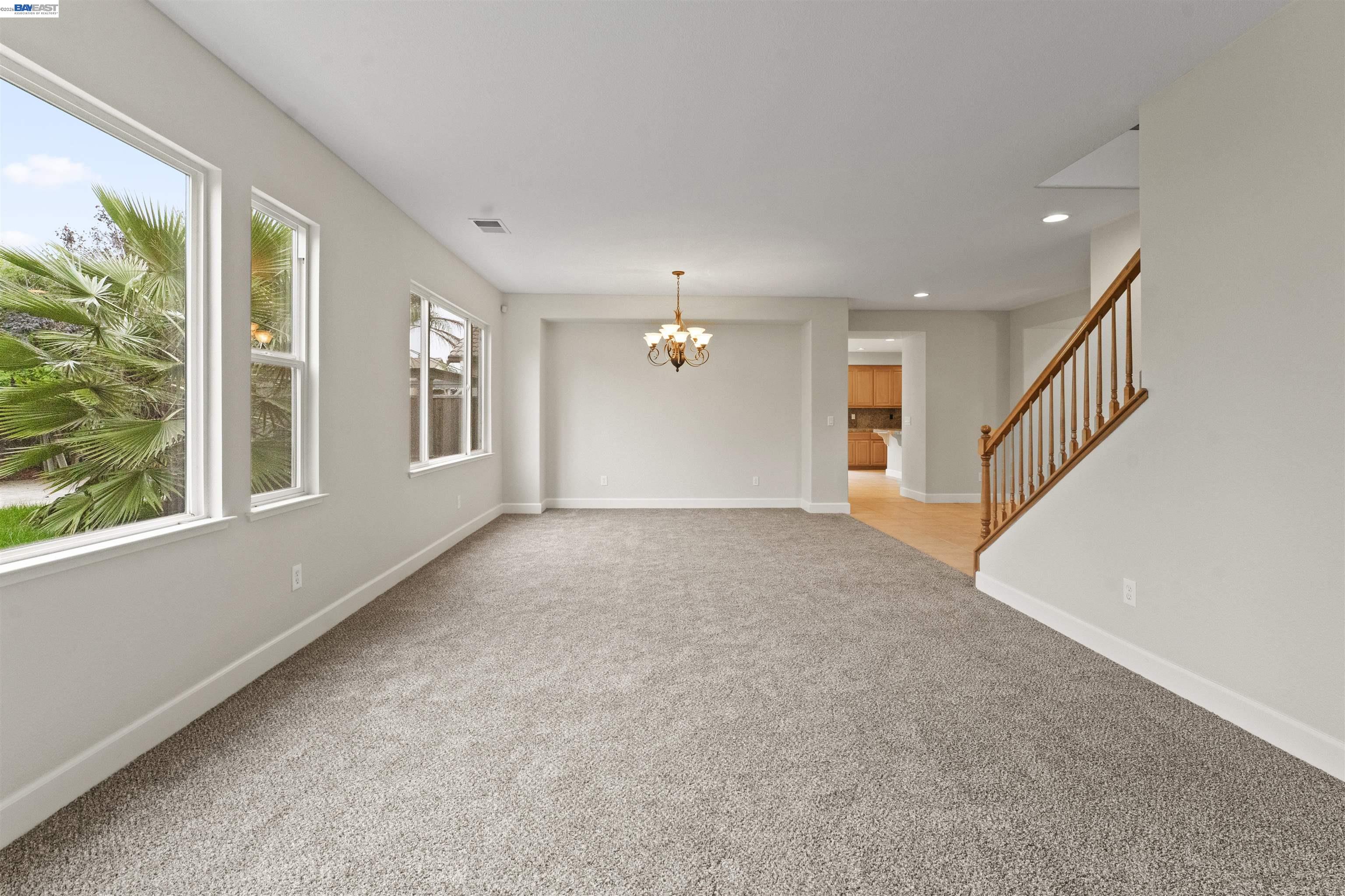 Detail Gallery Image 11 of 58 For 204 Daylily Ln, Patterson,  CA 95363 - 6 Beds | 3 Baths