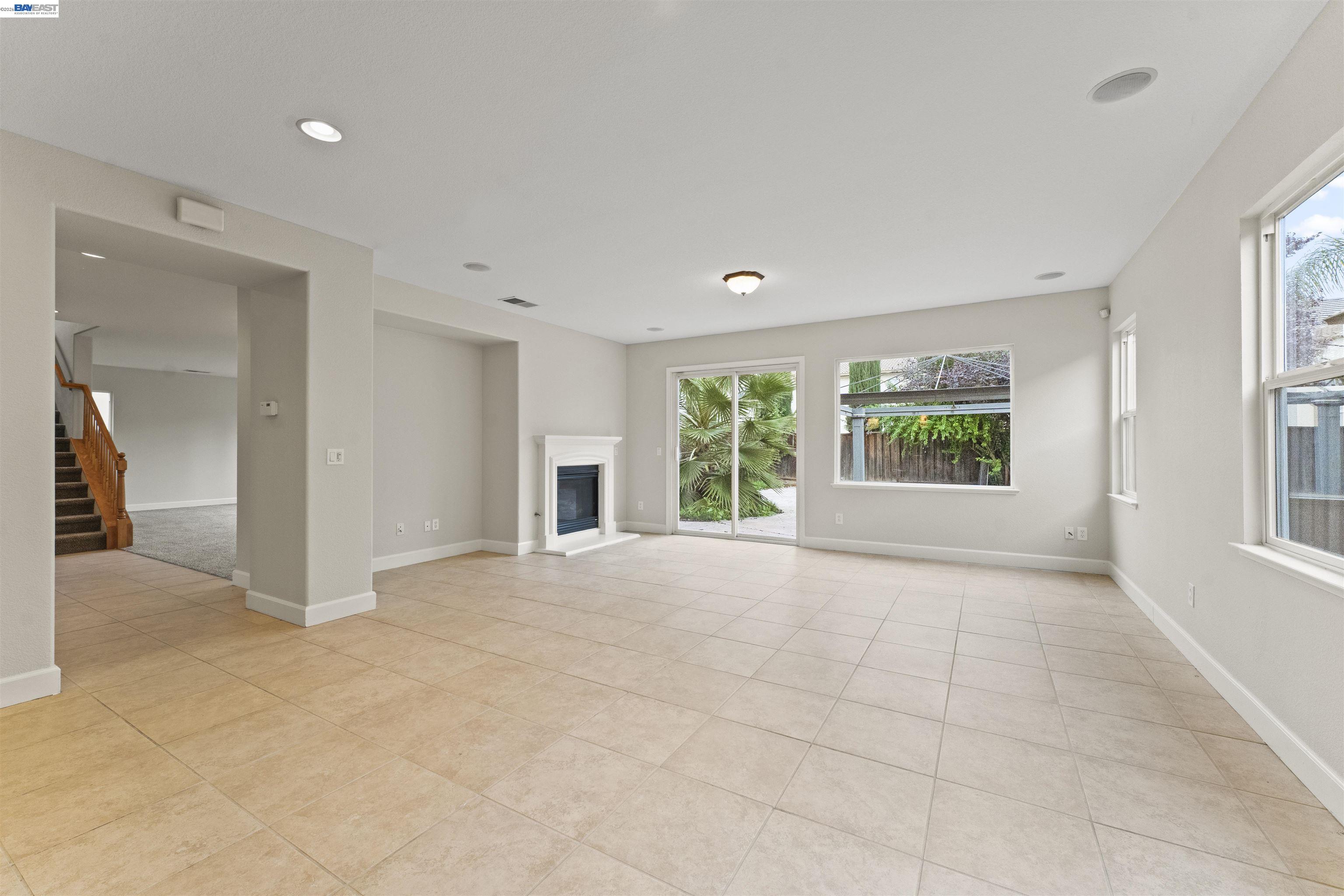 Detail Gallery Image 12 of 56 For 204 Daylily Ln, Patterson,  CA 95363 - 6 Beds | 3 Baths