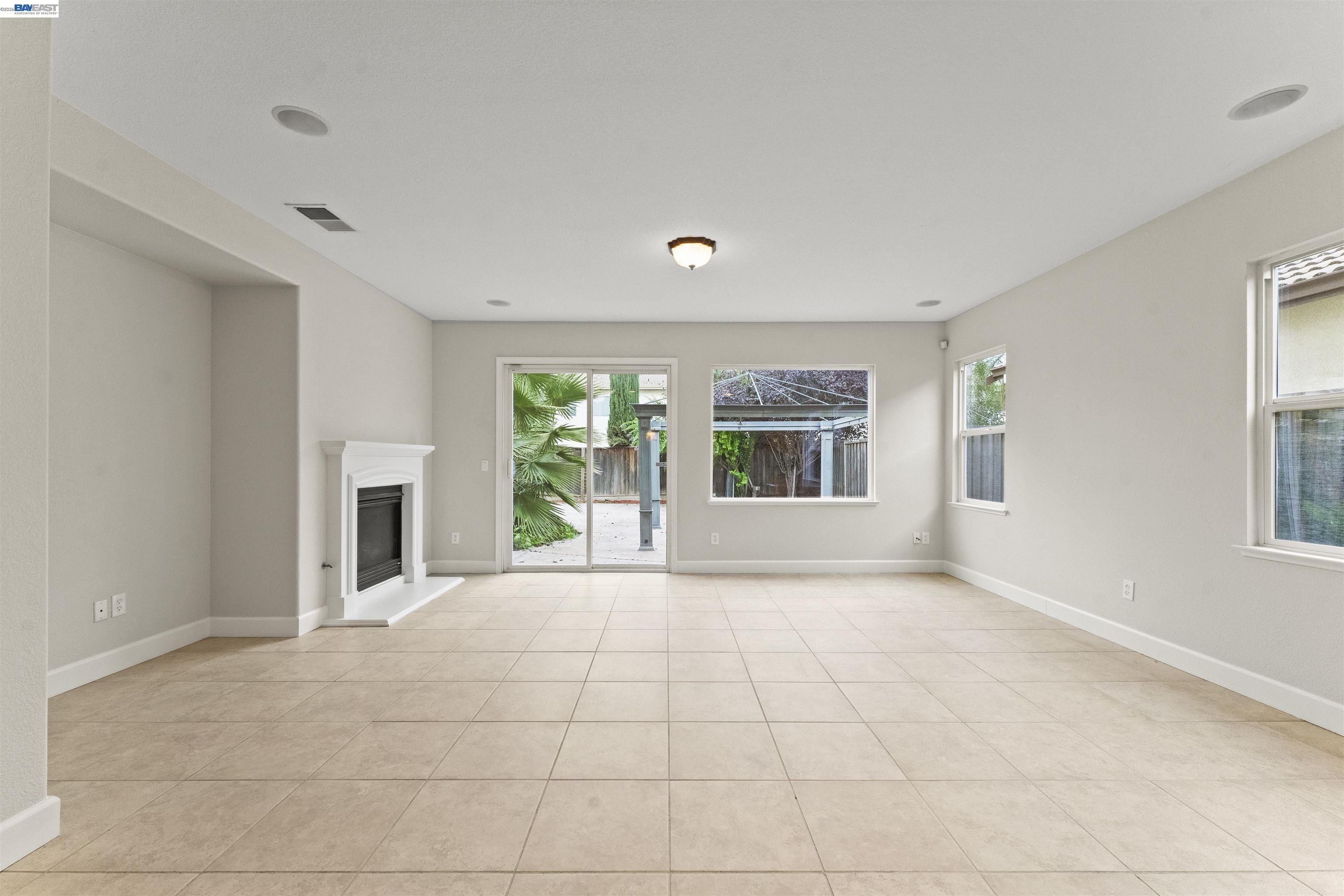 Detail Gallery Image 13 of 56 For 204 Daylily Ln, Patterson,  CA 95363 - 6 Beds | 3 Baths