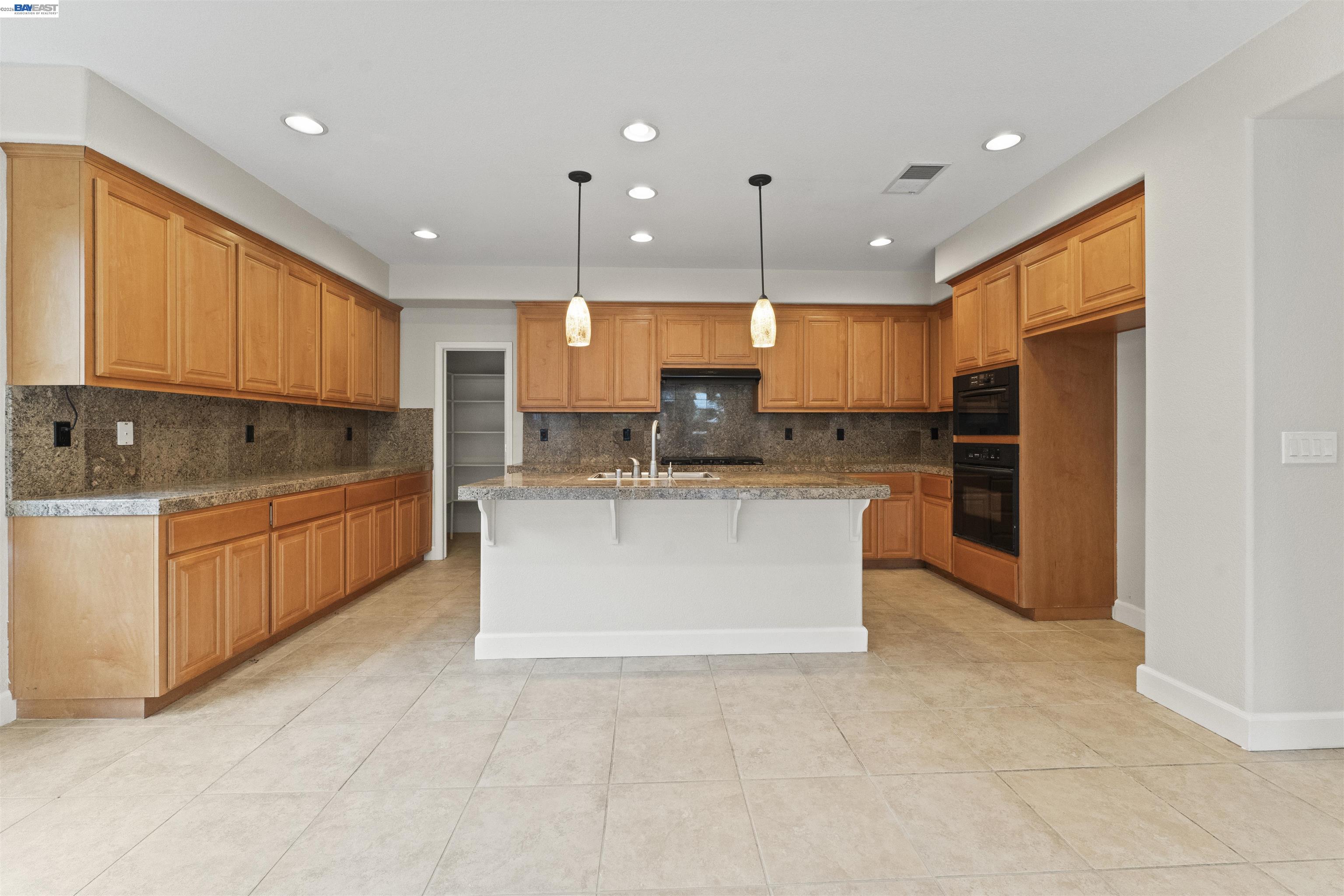 Detail Gallery Image 16 of 56 For 204 Daylily Ln, Patterson,  CA 95363 - 6 Beds | 3 Baths