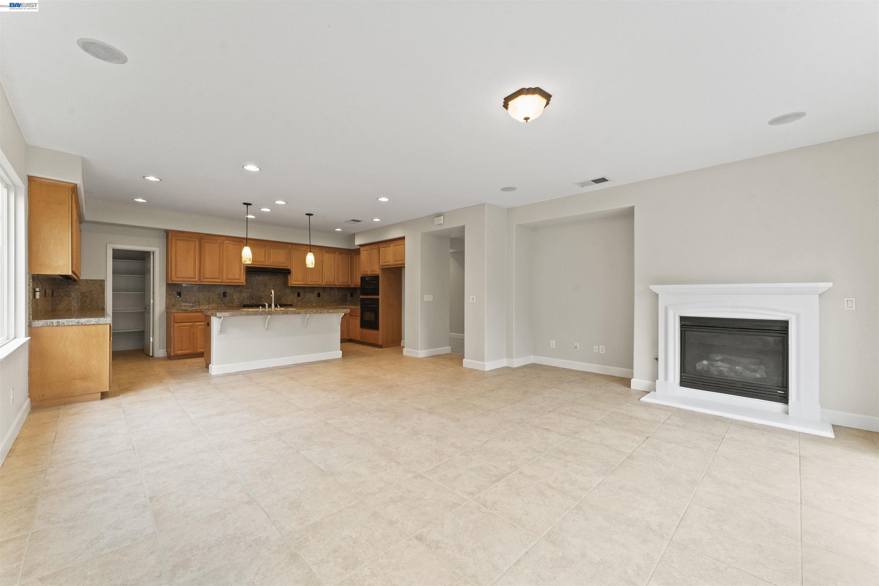 Detail Gallery Image 17 of 58 For 204 Daylily Ln, Patterson,  CA 95363 - 6 Beds | 3 Baths