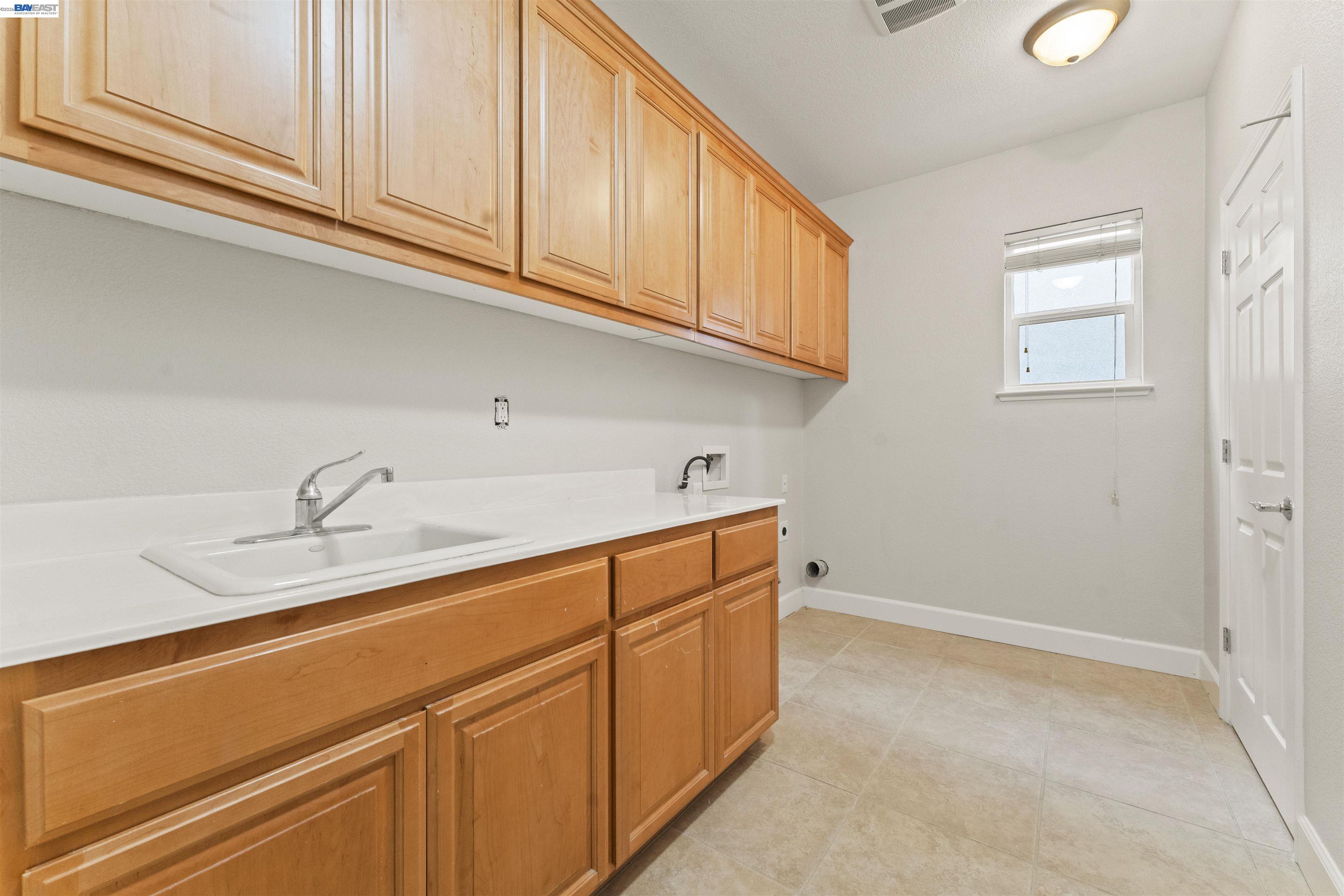 Detail Gallery Image 26 of 58 For 204 Daylily Ln, Patterson,  CA 95363 - 6 Beds | 3 Baths