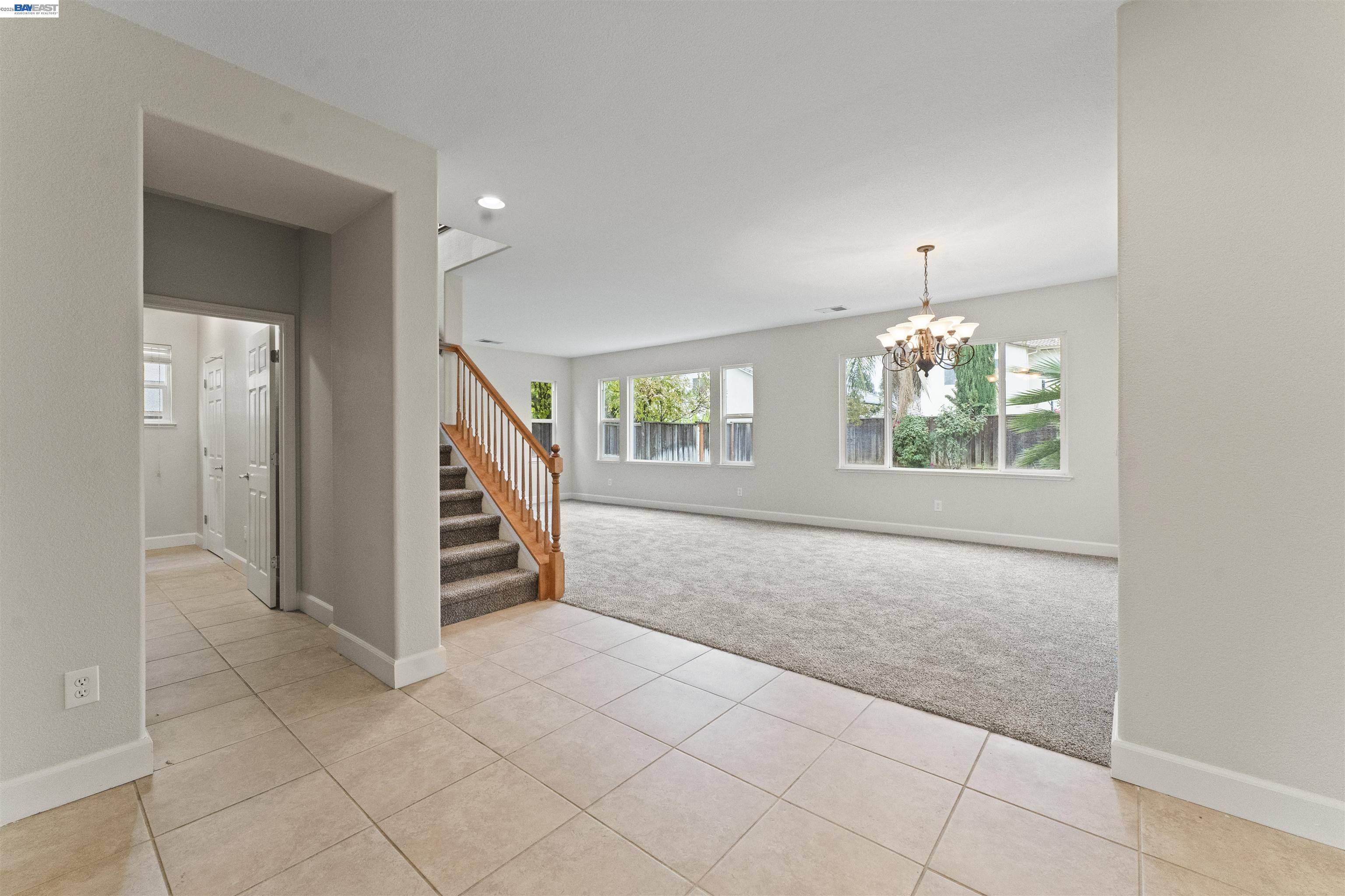 Detail Gallery Image 8 of 58 For 204 Daylily Ln, Patterson,  CA 95363 - 6 Beds | 3 Baths