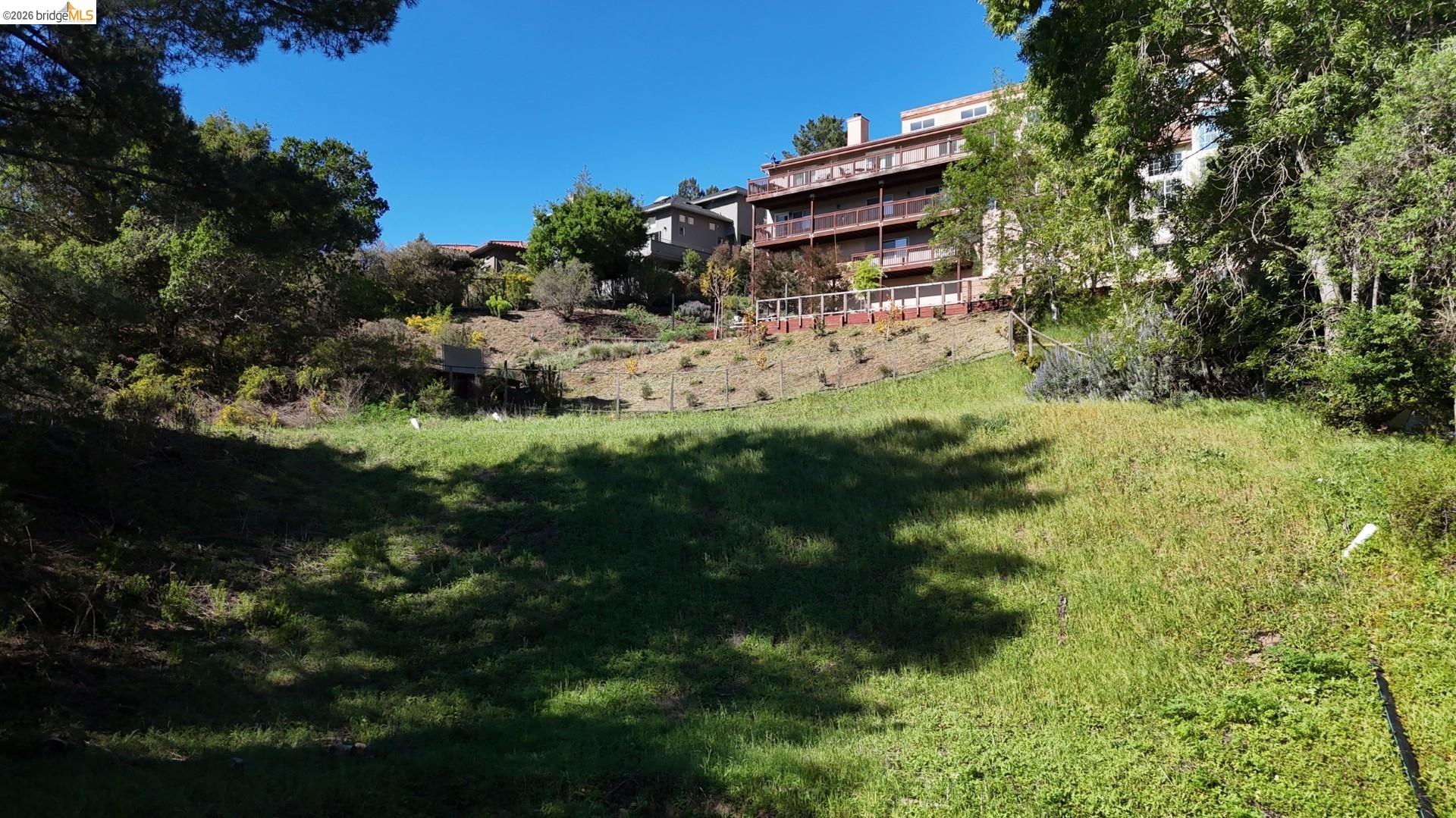 Detail Gallery Image 3 of 7 For 7135 Buckingham Blvd., Berkeley,  CA 94705 - – Beds | – Baths