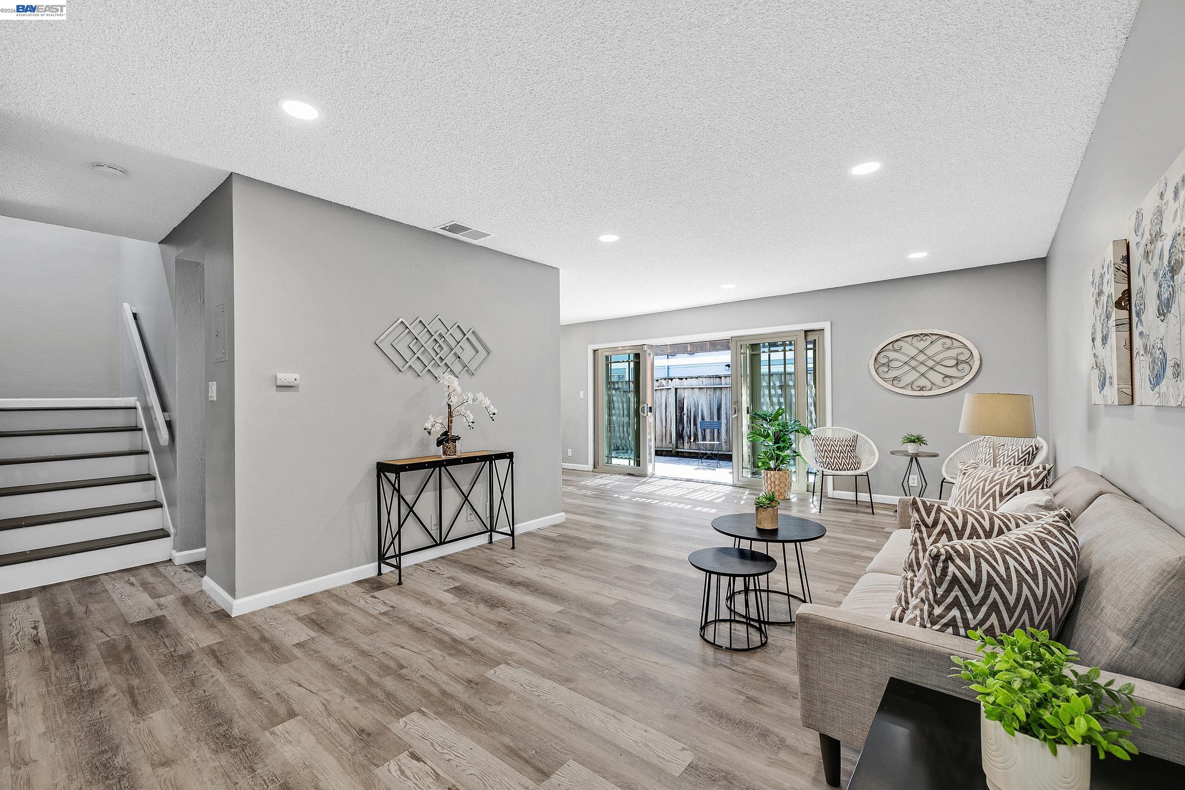 Photo #2: 41127502 Listing: Photo #2