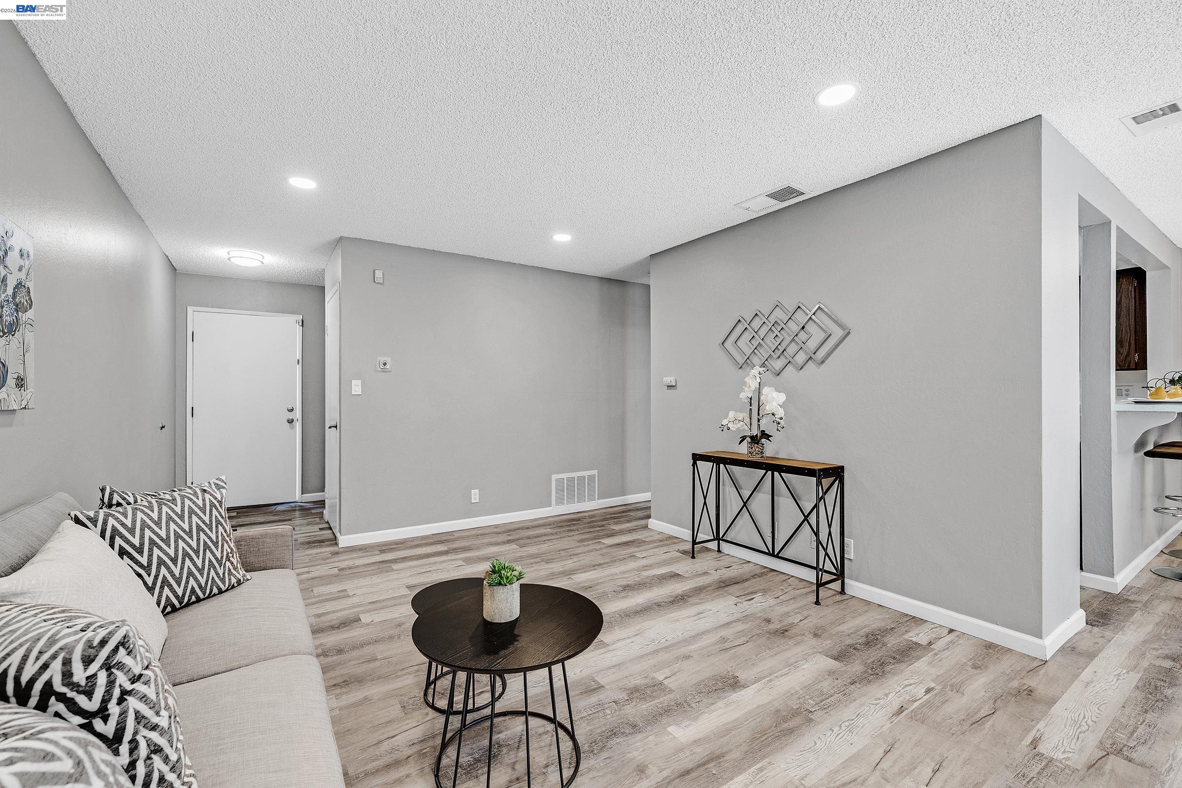 Photo #4: 41127502 Listing: Photo #4