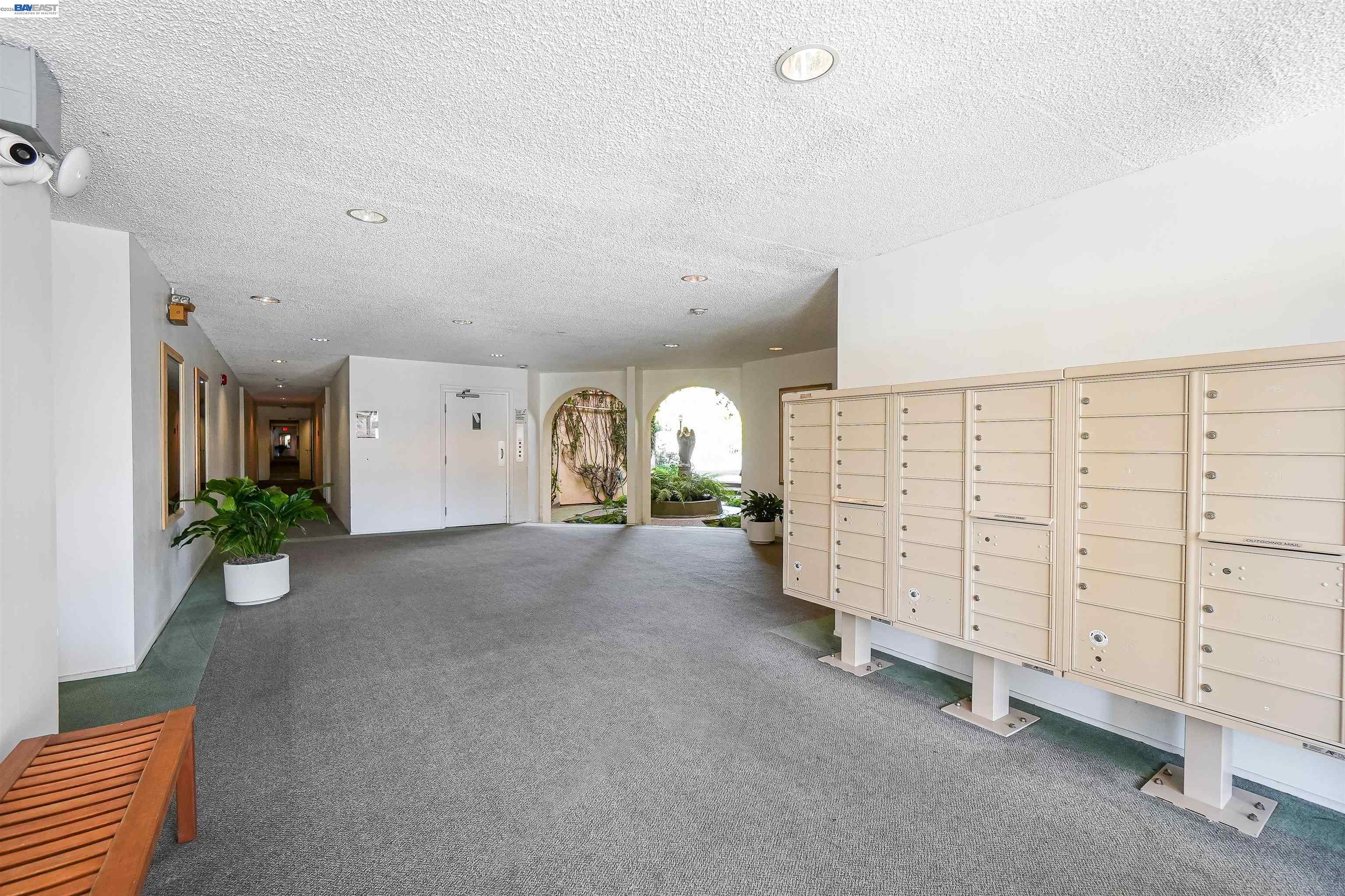 Detail Gallery Image 4 of 30 For 1305 1305 Boulevard Way #306,  Walnut Creek,  CA 94595 - 2 Beds | 2 Baths