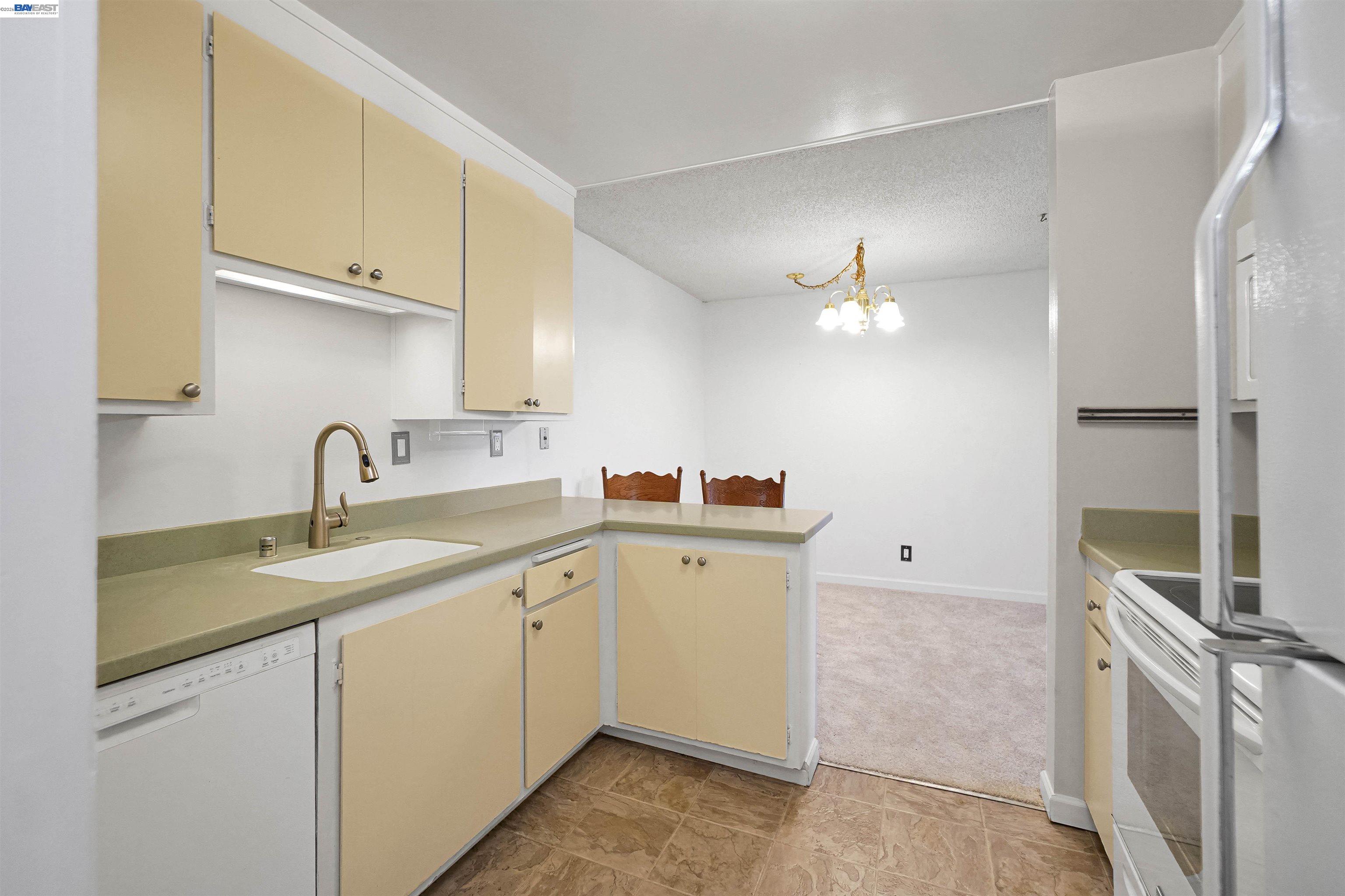 Detail Gallery Image 7 of 30 For 1305 1305 Boulevard Way #306,  Walnut Creek,  CA 94595 - 2 Beds | 2 Baths