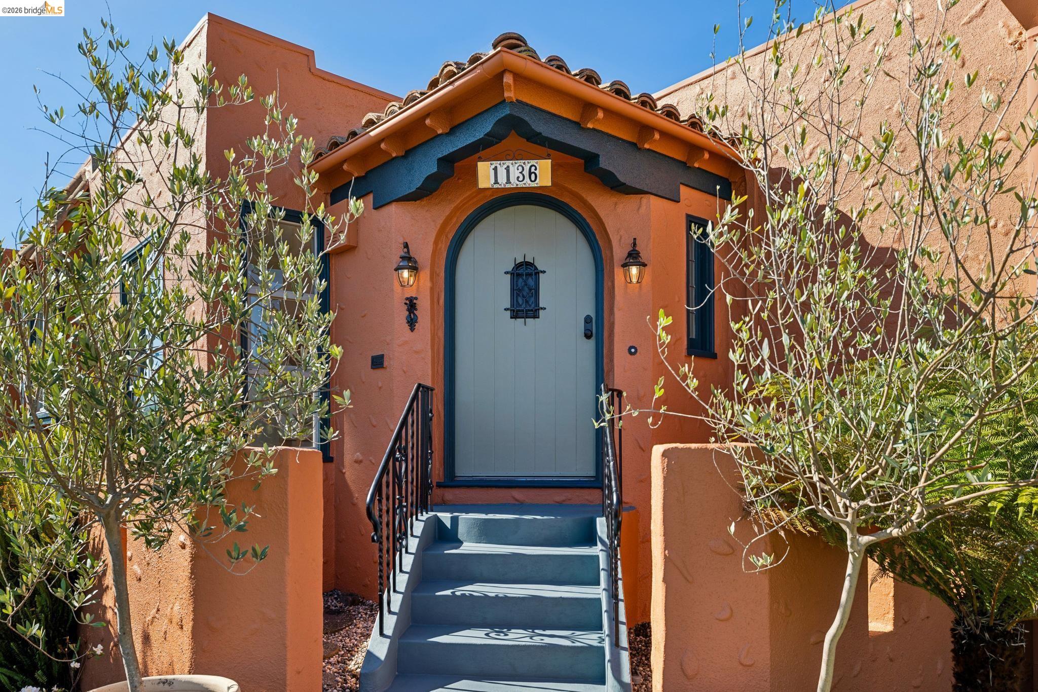 Detail Gallery Image 2 of 57 For 1136 Marin Ave, Albany,  CA 94706 - 3 Beds | 2 Baths