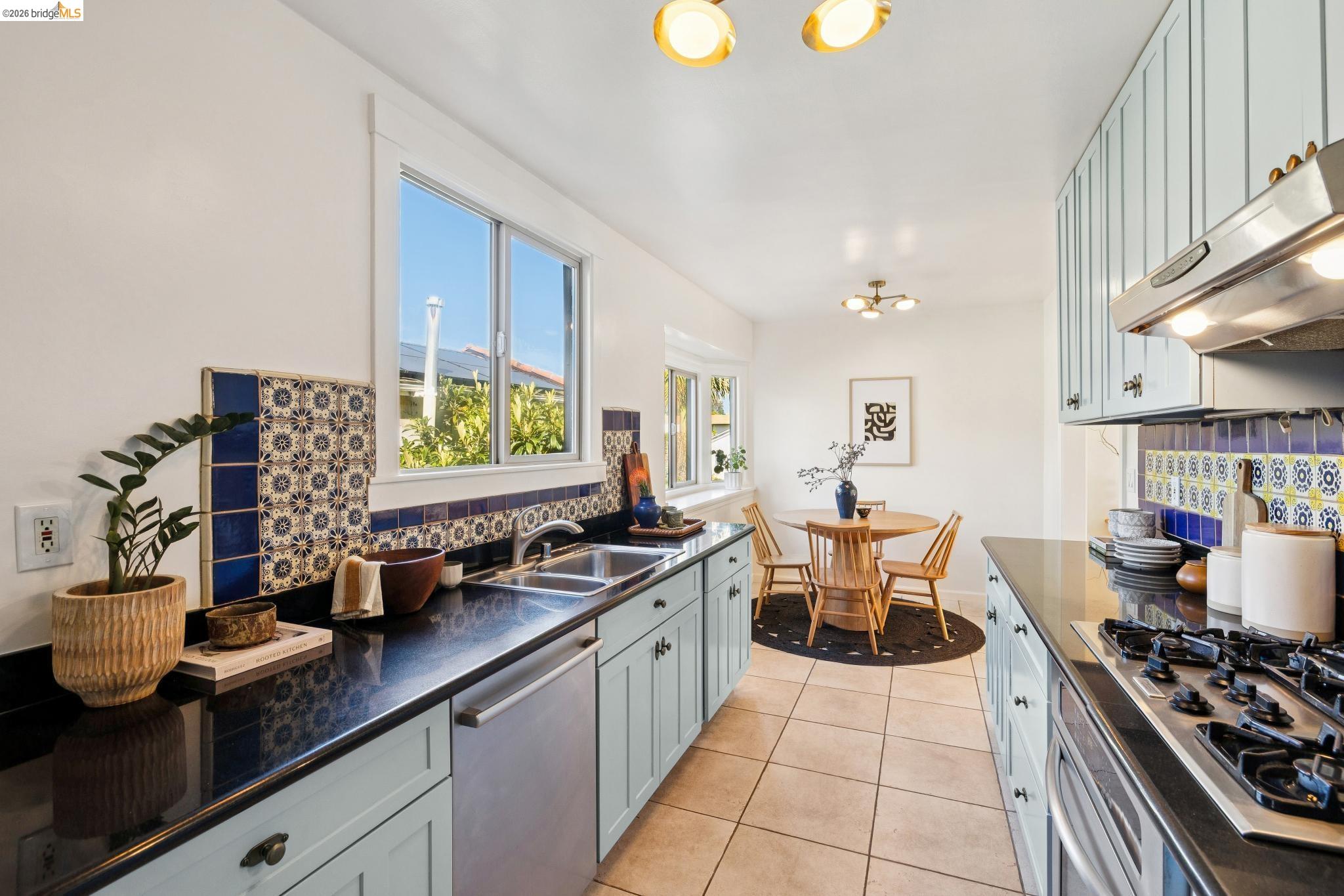 Detail Gallery Image 19 of 57 For 1136 Marin Ave, Albany,  CA 94706 - 3 Beds | 2 Baths