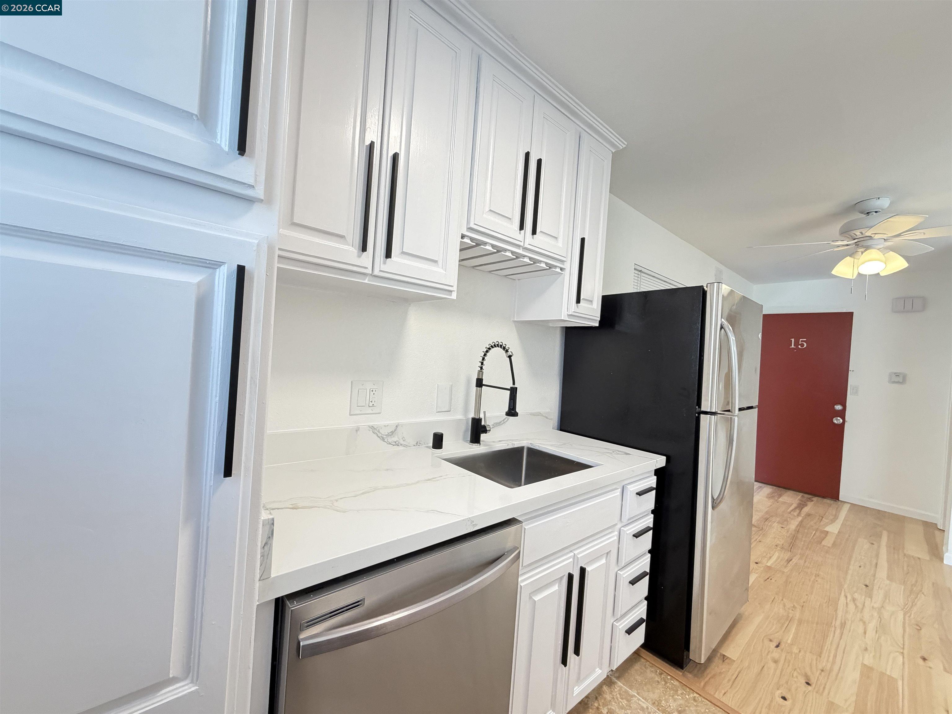 Detail Gallery Image 15 of 42 For 10 Moss Ave #15,  Oakland,  CA 94610 - 1 Beds | 1 Baths