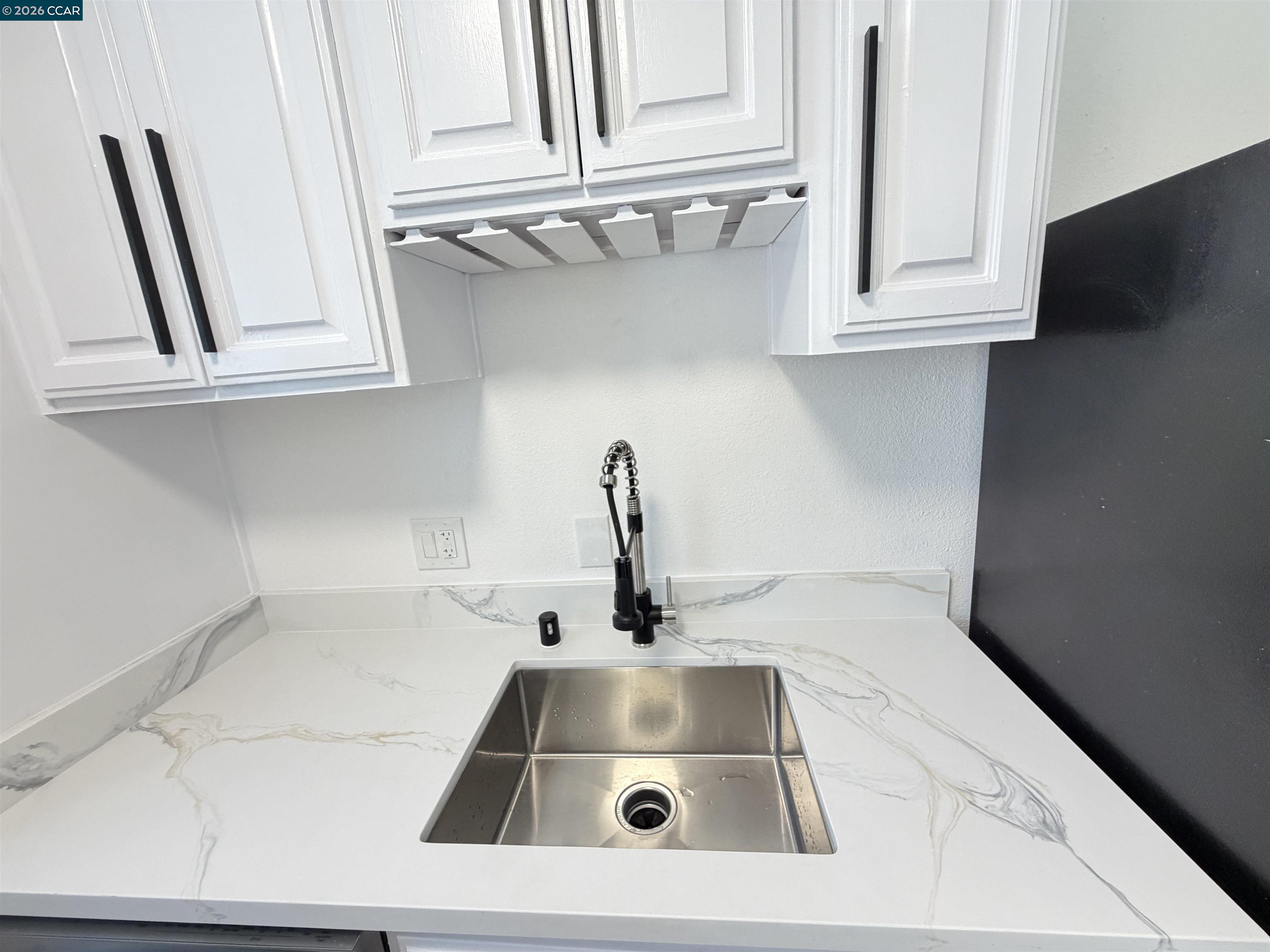 Detail Gallery Image 16 of 42 For 10 Moss Ave #15,  Oakland,  CA 94610 - 1 Beds | 1 Baths