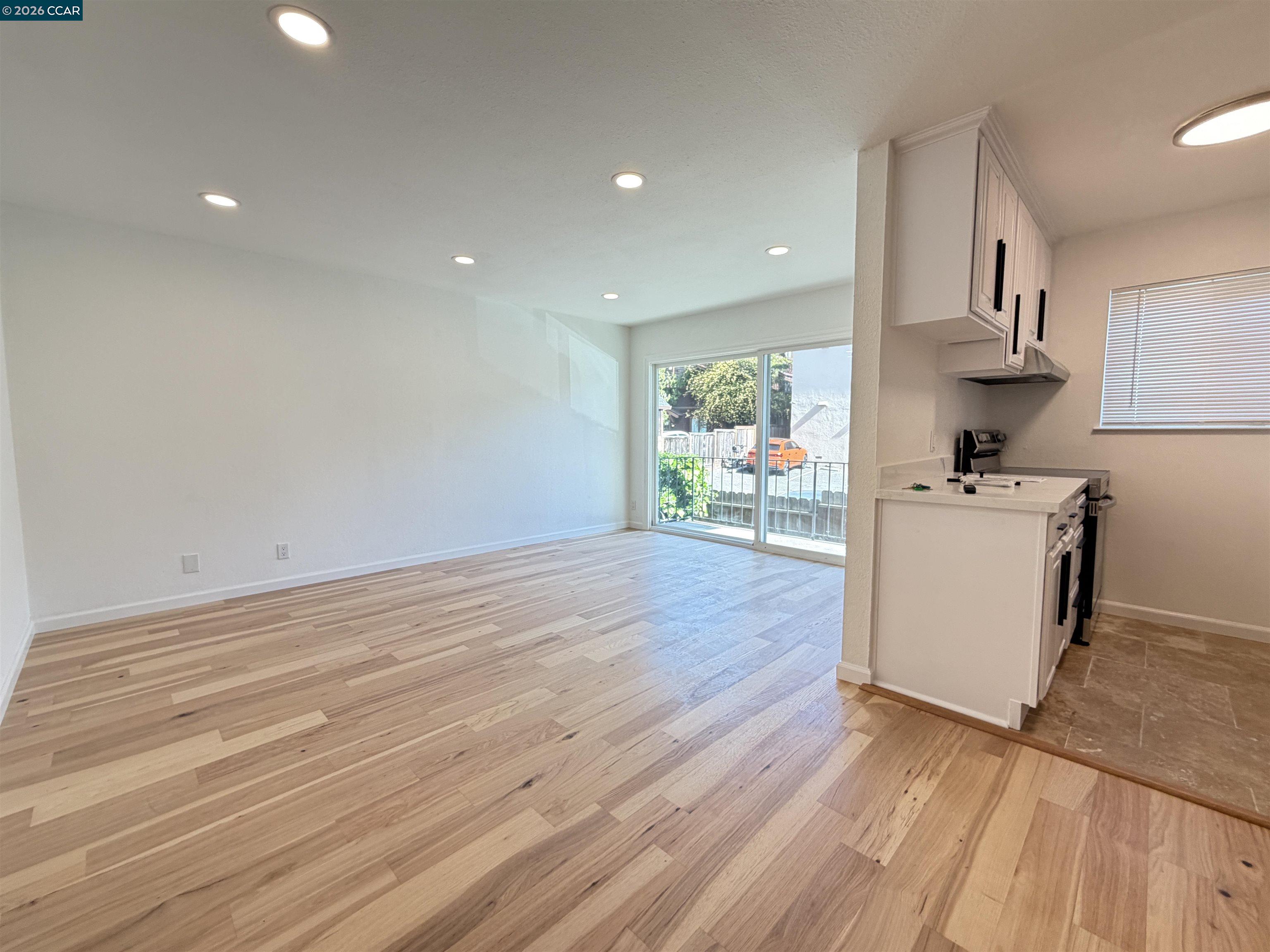 Photo #3: 41127512 Listing: Photo #3