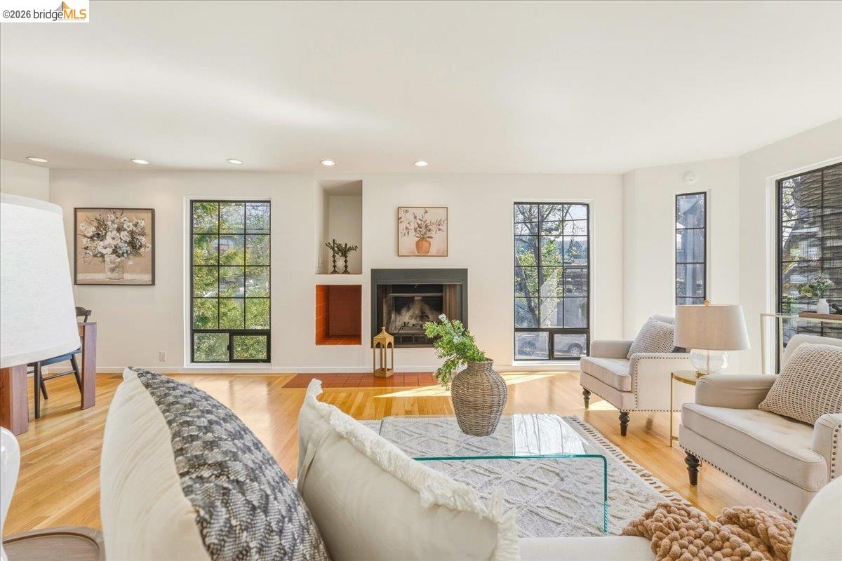 Photo #3: 41127513 Listing: Photo #3