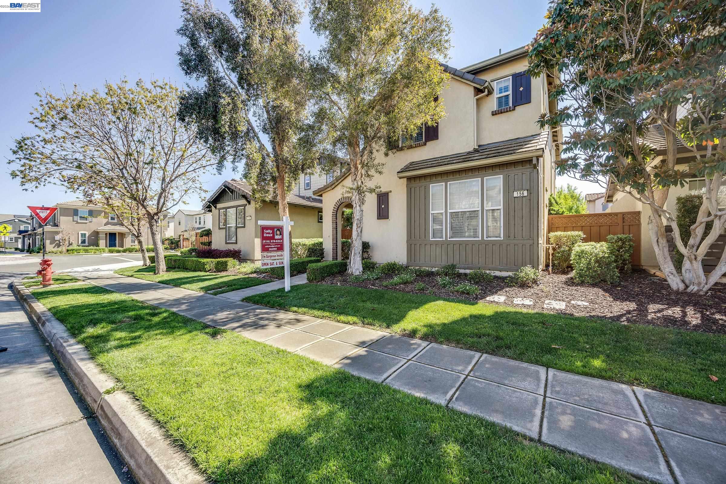 Detail Gallery Image 2 of 33 For 156 W Moraga St, Mountain House,  CA 95391-1183 - 3 Beds | 3 Baths