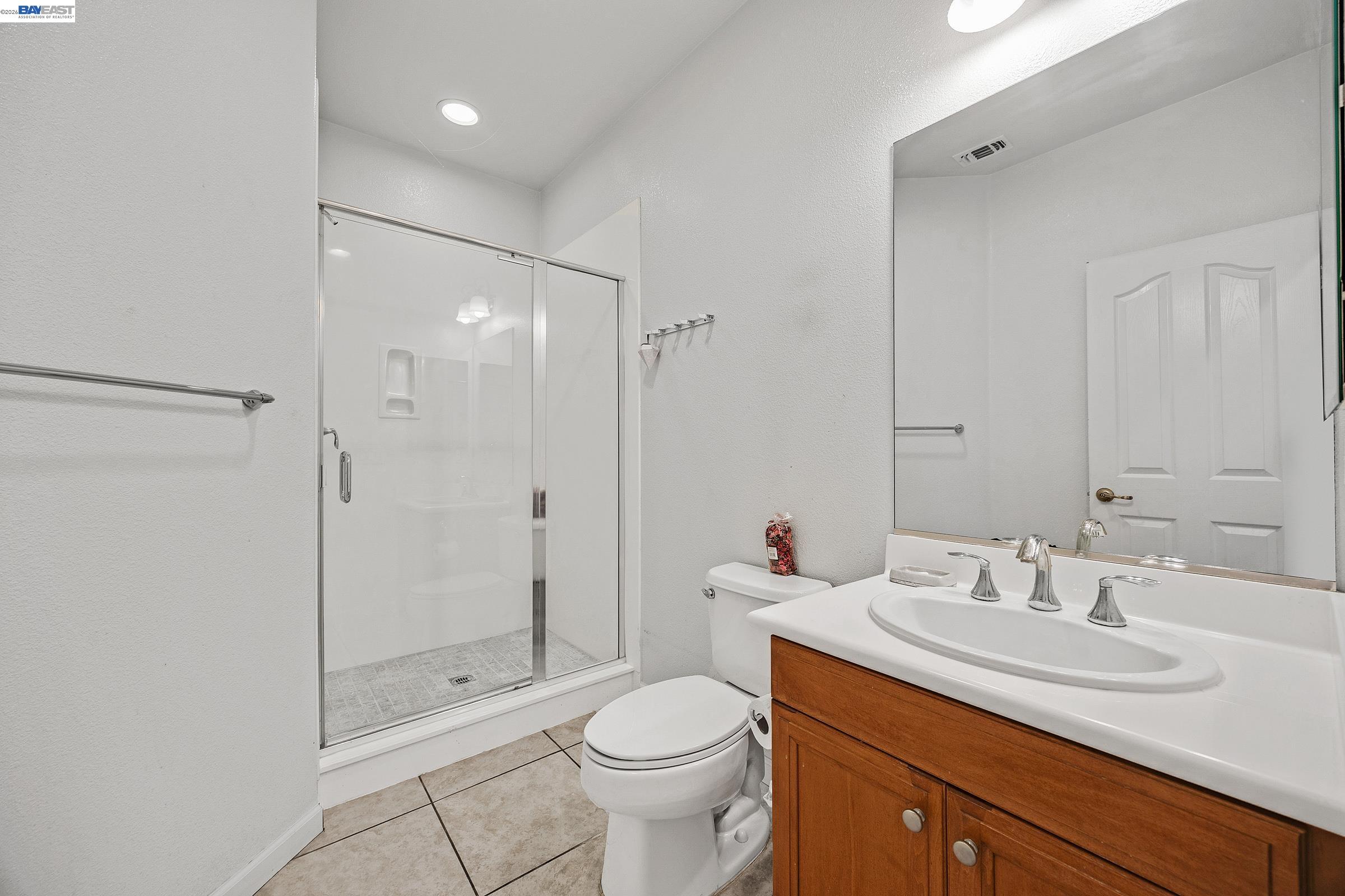 Detail Gallery Image 15 of 33 For 156 W Moraga St, Mountain House,  CA 95391-1183 - 3 Beds | 3 Baths