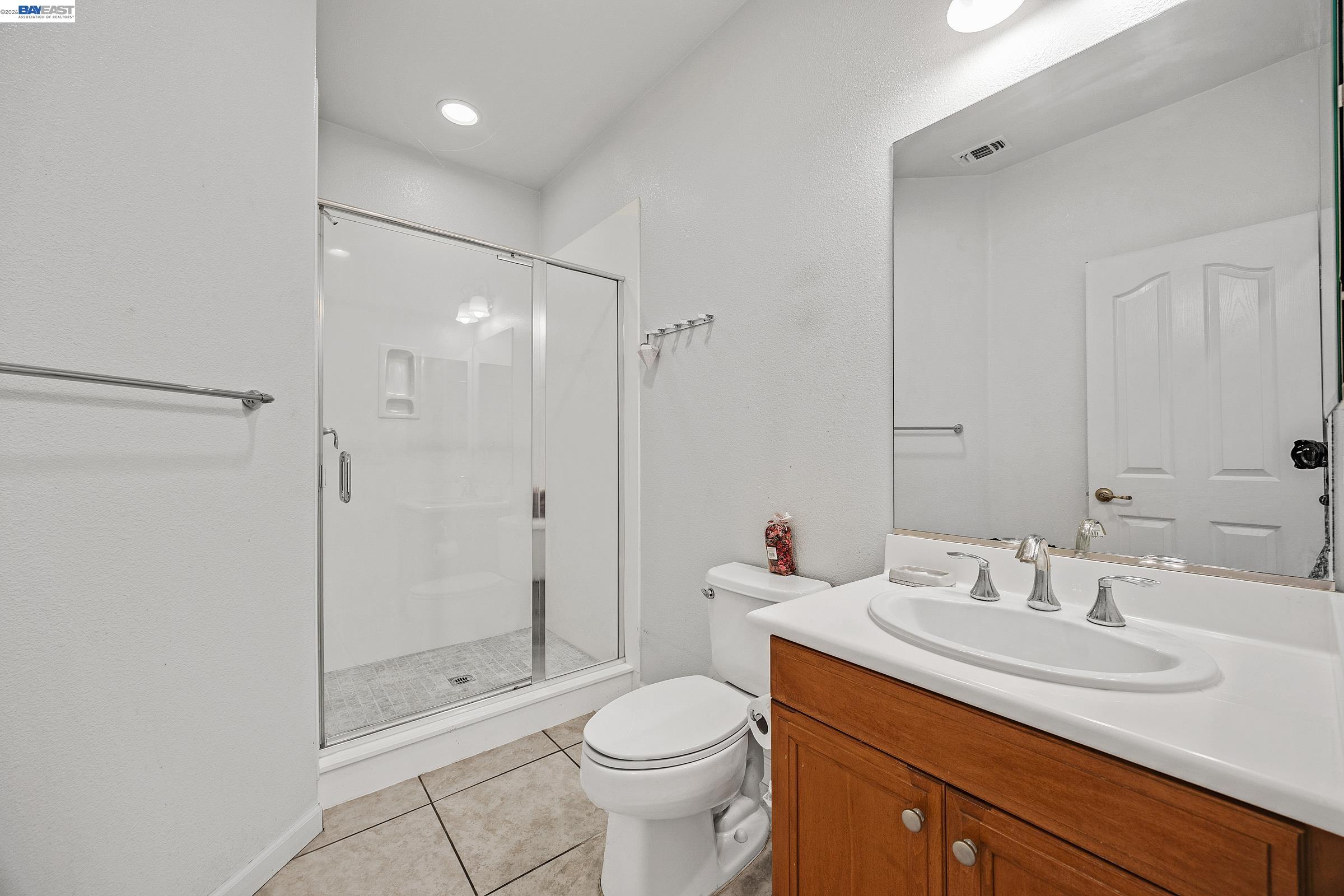 Detail Gallery Image 16 of 33 For 156 W Moraga St, Mountain House,  CA 95391-1183 - 3 Beds | 3 Baths