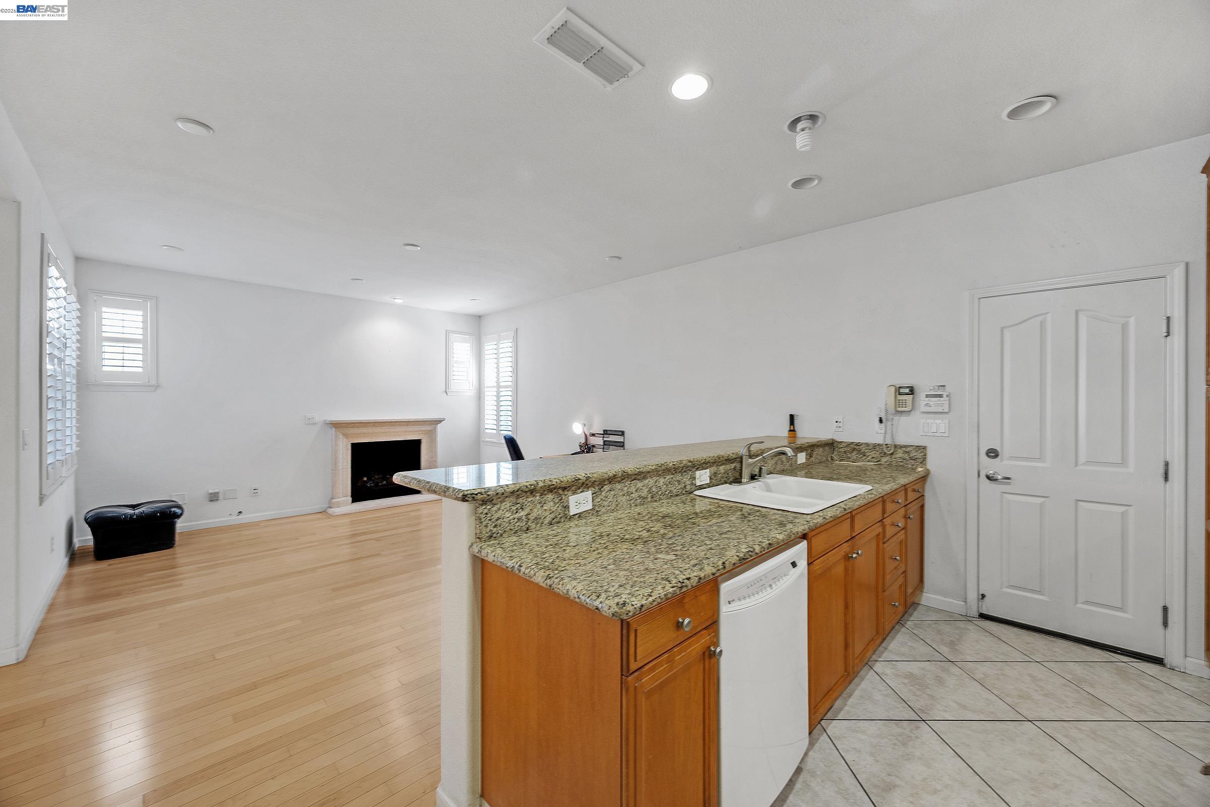 Detail Gallery Image 17 of 33 For 156 W Moraga St, Mountain House,  CA 95391-1183 - 3 Beds | 3 Baths