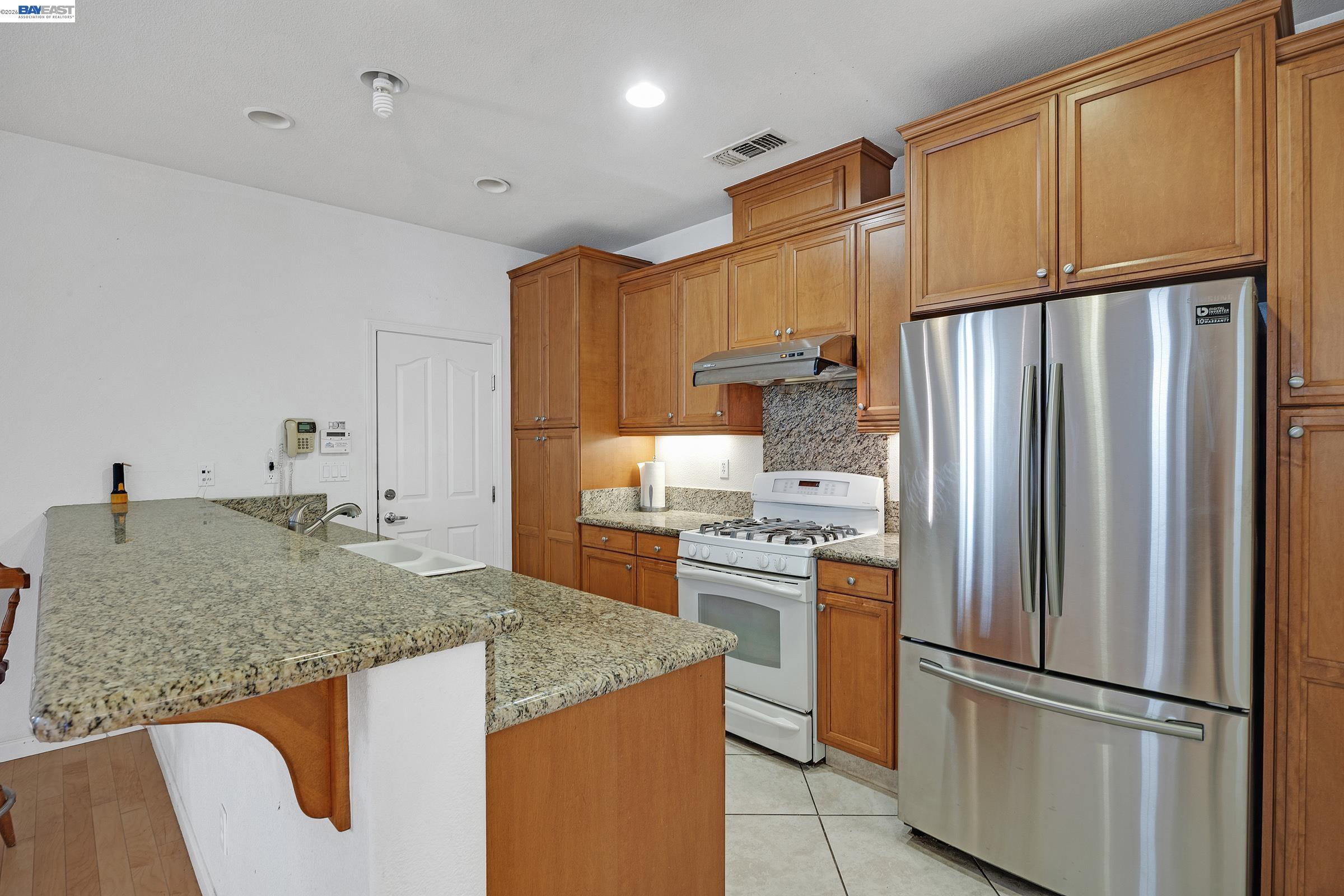 Detail Gallery Image 18 of 33 For 156 W Moraga St, Mountain House,  CA 95391-1183 - 3 Beds | 3 Baths