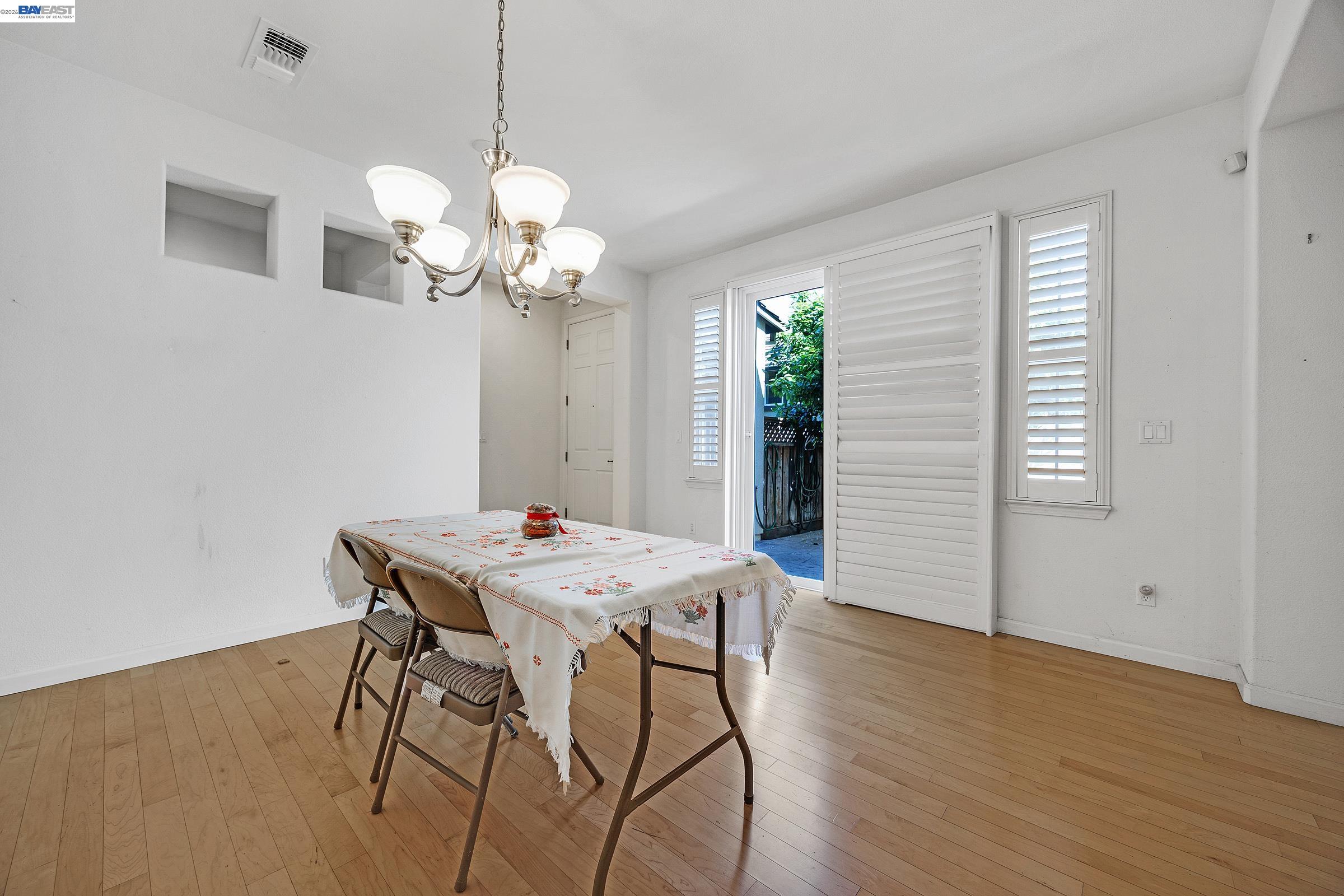 Detail Gallery Image 24 of 33 For 156 W Moraga St, Mountain House,  CA 95391-1183 - 3 Beds | 3 Baths