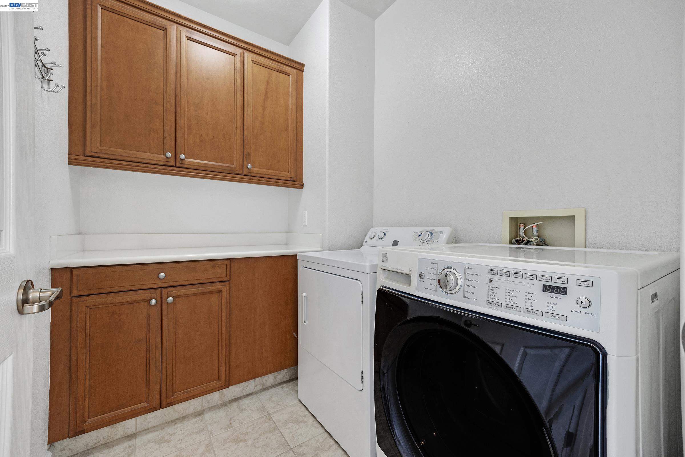 Detail Gallery Image 26 of 33 For 156 W Moraga St, Mountain House,  CA 95391-1183 - 3 Beds | 3 Baths