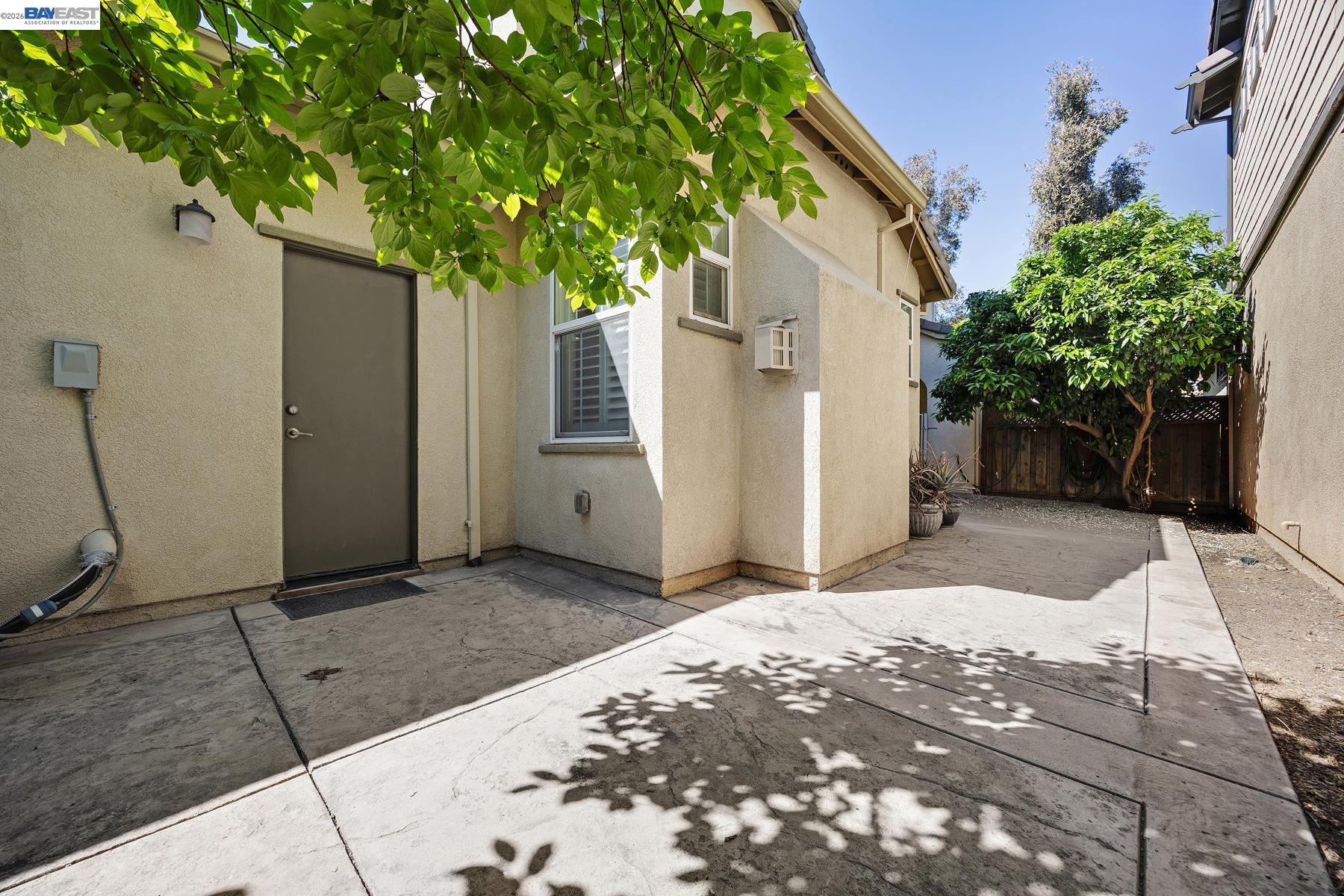 Detail Gallery Image 4 of 33 For 156 W Moraga St, Mountain House,  CA 95391-1183 - 3 Beds | 3 Baths