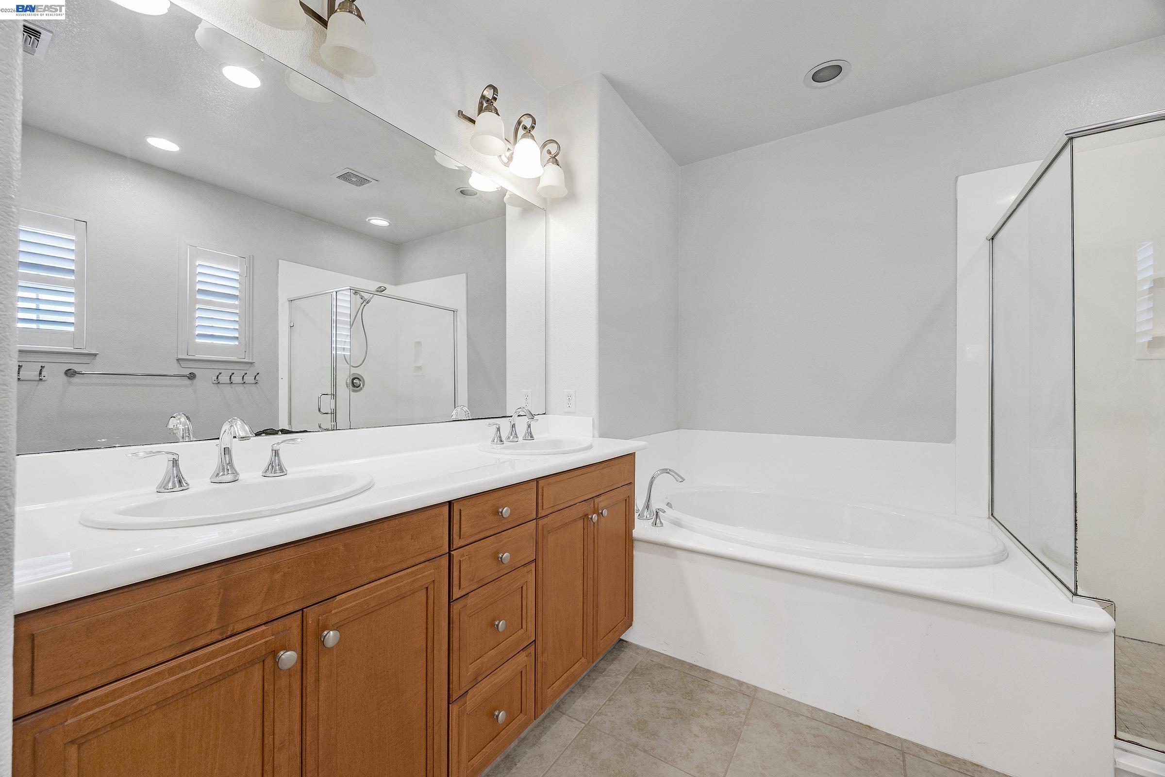 Detail Gallery Image 9 of 33 For 156 W Moraga St, Mountain House,  CA 95391-1183 - 3 Beds | 3 Baths