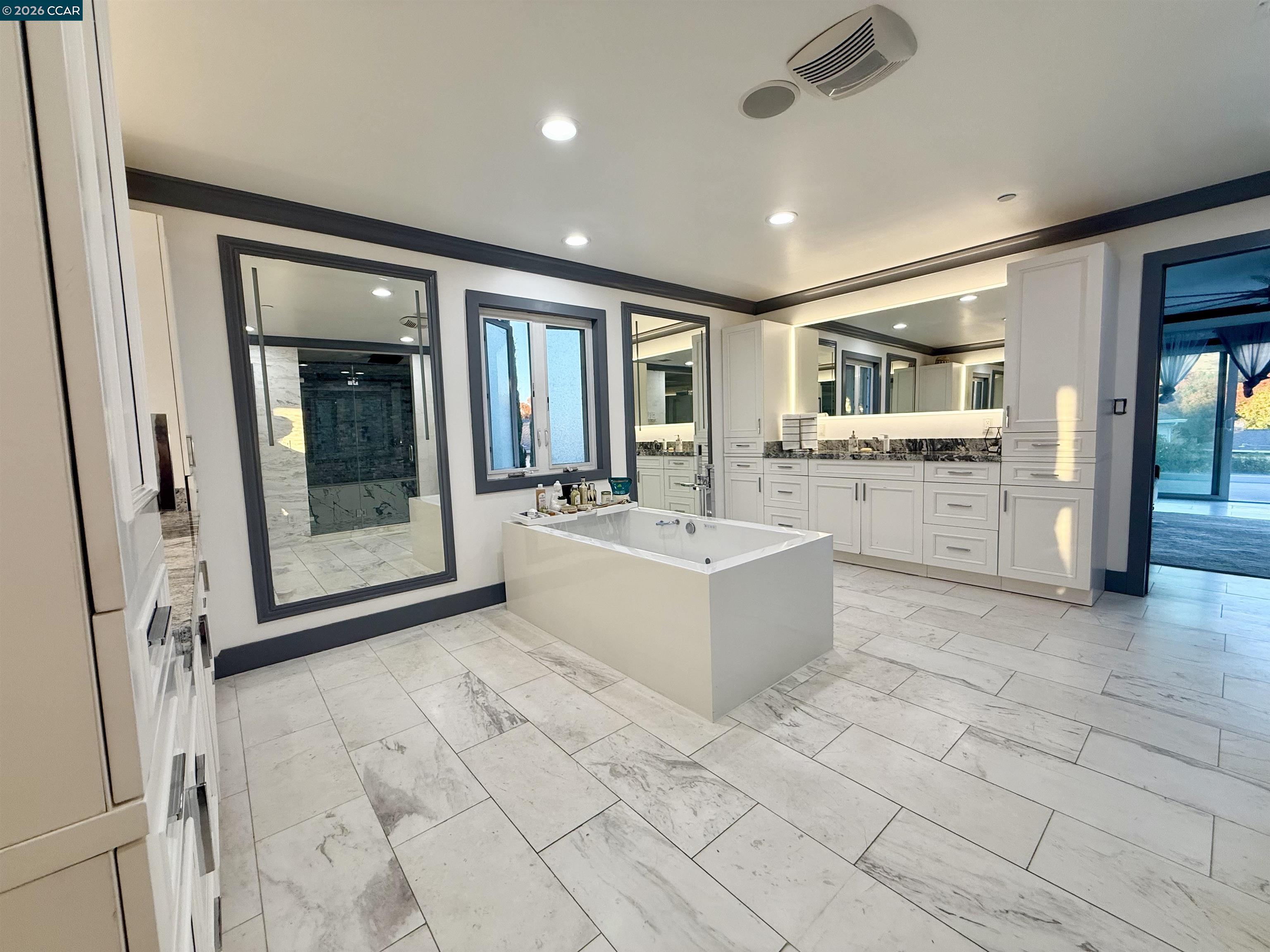 Detail Gallery Image 10 of 23 For 3318 Ellesmere Court, Walnut Creek,  CA 94598-3507 - 4 Beds | 4/1 Baths