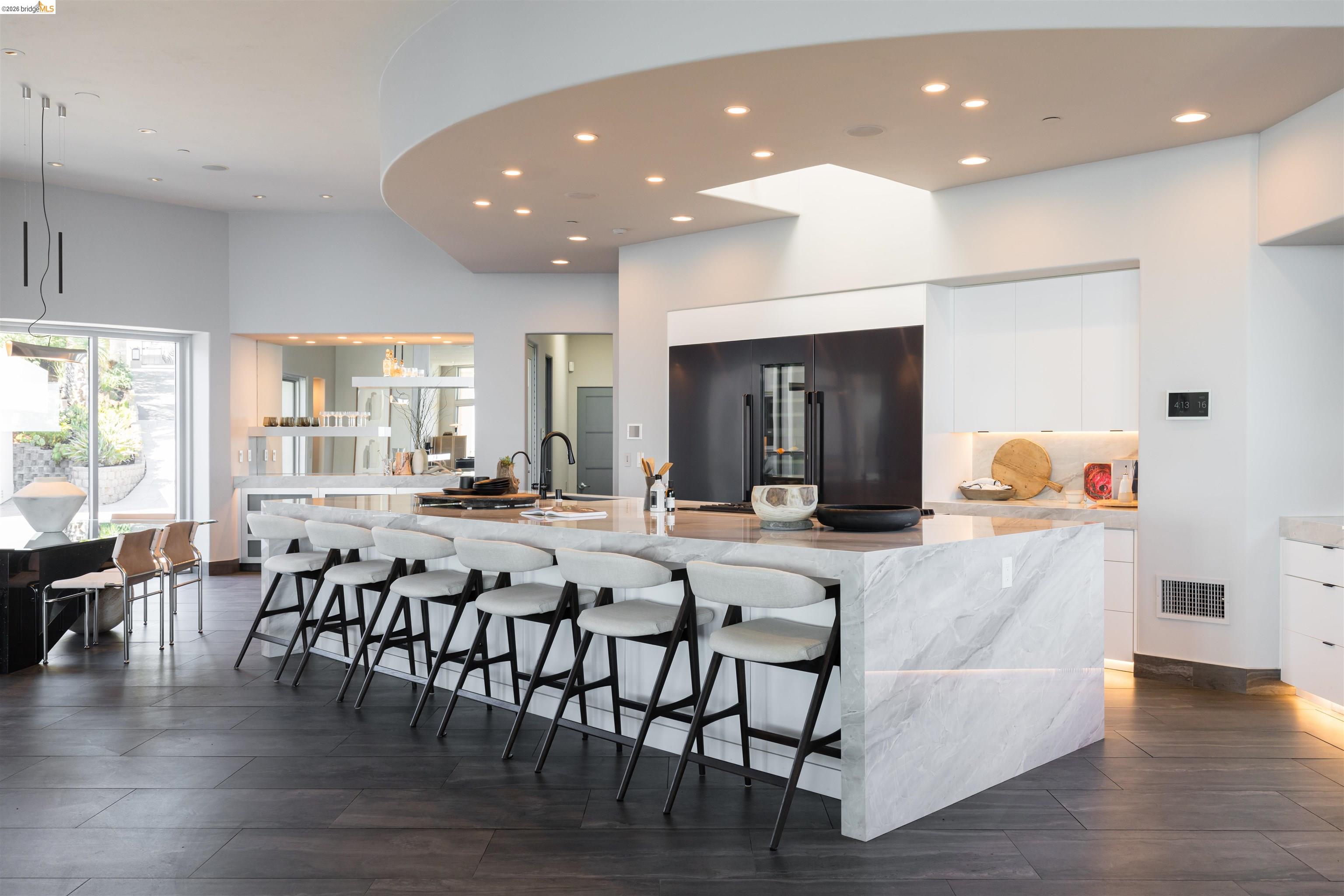 Detail Gallery Image 11 of 53 For 13367 Campus Dr., Oakland,  CA 94619 - 5 Beds | 4/1 Baths