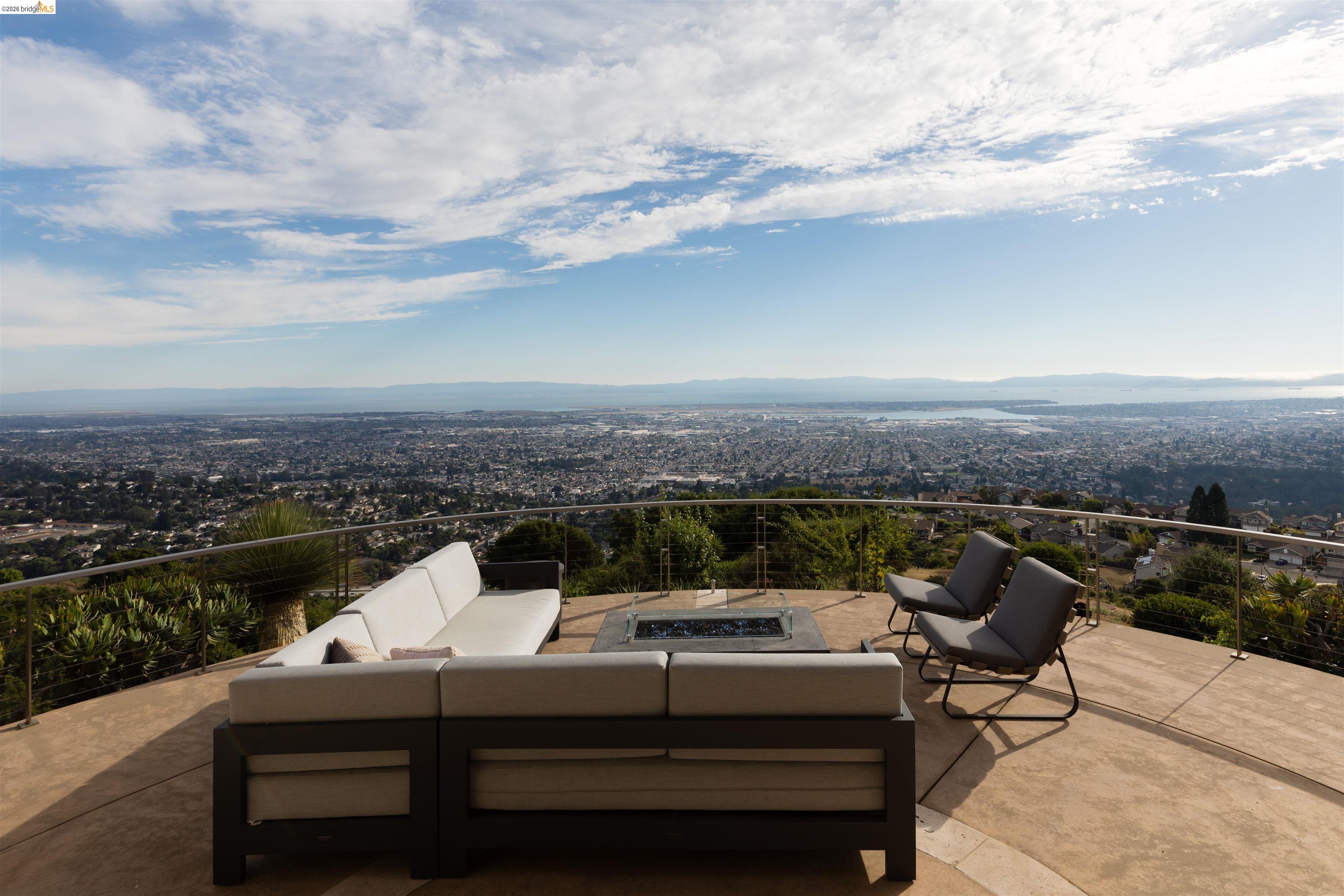 Detail Gallery Image 14 of 53 For 13367 Campus Dr., Oakland,  CA 94619 - 5 Beds | 4/1 Baths